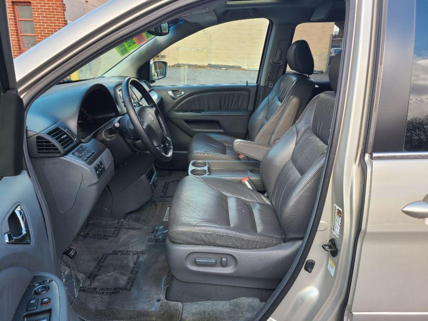 2006 SILVER HONDA ODYSSEY TOURING (5FNRL38816B) with an 3.5L engine, Automatic transmission, located at 117 North Cameron Street, Harrisburg, PA, 17101, (717) 963-8962, 40.267021, -76.875351 - WE FINANCE!!! Good Credit/ Bad Credit/ No Credit - ALL Trade-Ins Welcomed!!! ***Guaranteed Credit Approval*** APPLY ONLINE or CALL us TODAY ;) Internet Prices and Marketplace Prices are SPECIAL discounted ***CASH DEALS*** Retail Prices are higher. Please call us to discuss your cash and finan - Photo#17