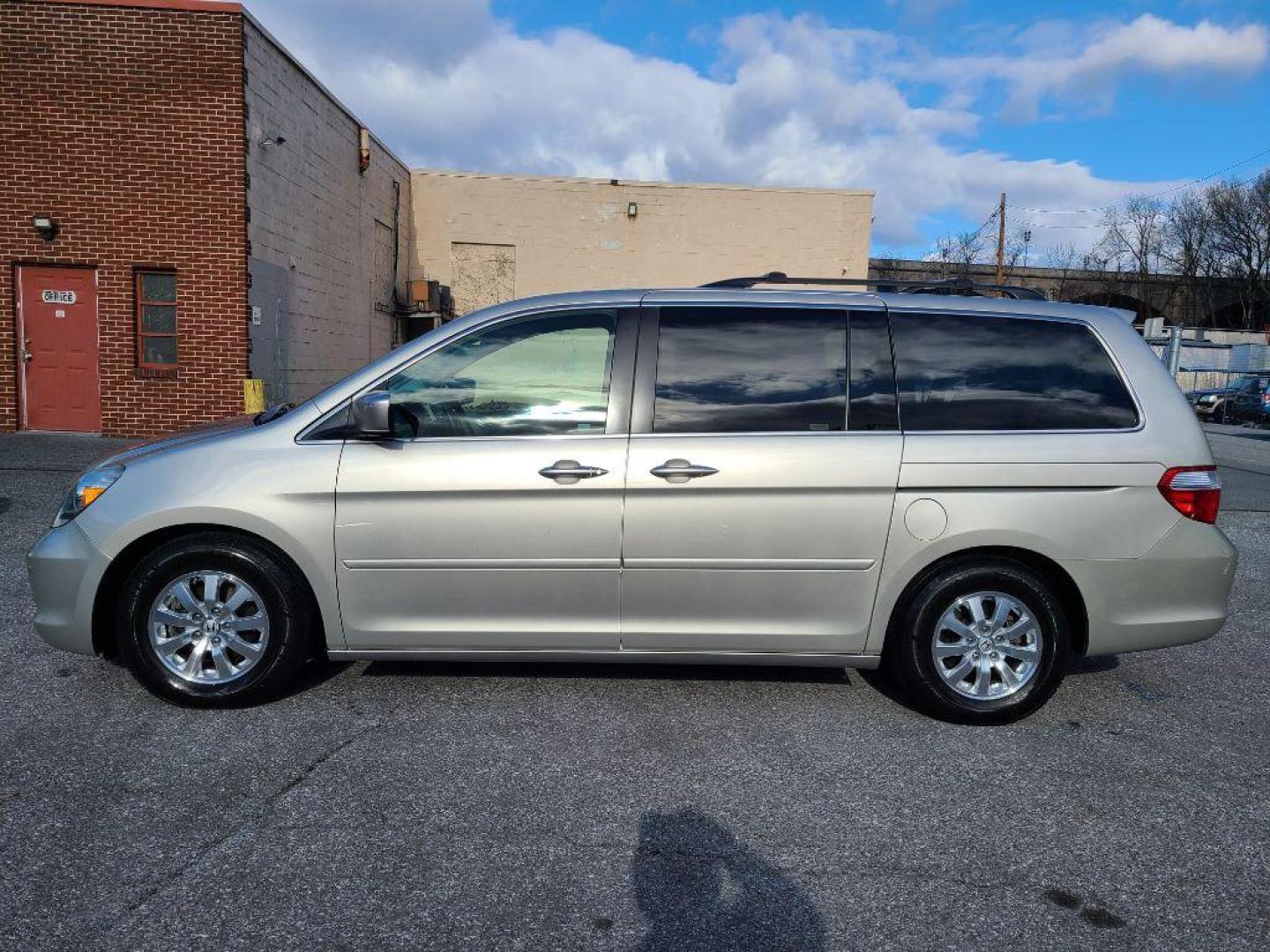 2006 SILVER HONDA ODYSSEY TOURING (5FNRL38816B) with an 3.5L engine, Automatic transmission, located at 117 North Cameron Street, Harrisburg, PA, 17101, (717) 963-8962, 40.267021, -76.875351 - WE FINANCE!!! Good Credit/ Bad Credit/ No Credit - ALL Trade-Ins Welcomed!!! ***Guaranteed Credit Approval*** APPLY ONLINE or CALL us TODAY ;) Internet Prices and Marketplace Prices are SPECIAL discounted ***CASH DEALS*** Retail Prices are higher. Please call us to discuss your cash and finan - Photo#1