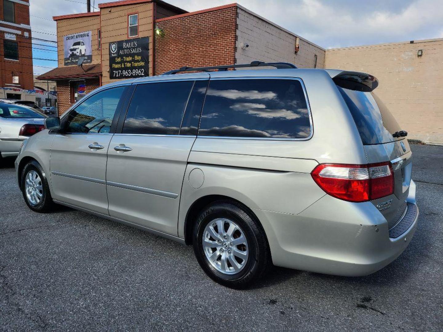 2006 SILVER HONDA ODYSSEY TOURING (5FNRL38816B) with an 3.5L engine, Automatic transmission, located at 117 North Cameron Street, Harrisburg, PA, 17101, (717) 963-8962, 40.267021, -76.875351 - WE FINANCE!!! Good Credit/ Bad Credit/ No Credit - ALL Trade-Ins Welcomed!!! ***Guaranteed Credit Approval*** APPLY ONLINE or CALL us TODAY ;) Internet Prices and Marketplace Prices are SPECIAL discounted ***CASH DEALS*** Retail Prices are higher. Please call us to discuss your cash and finan - Photo#2