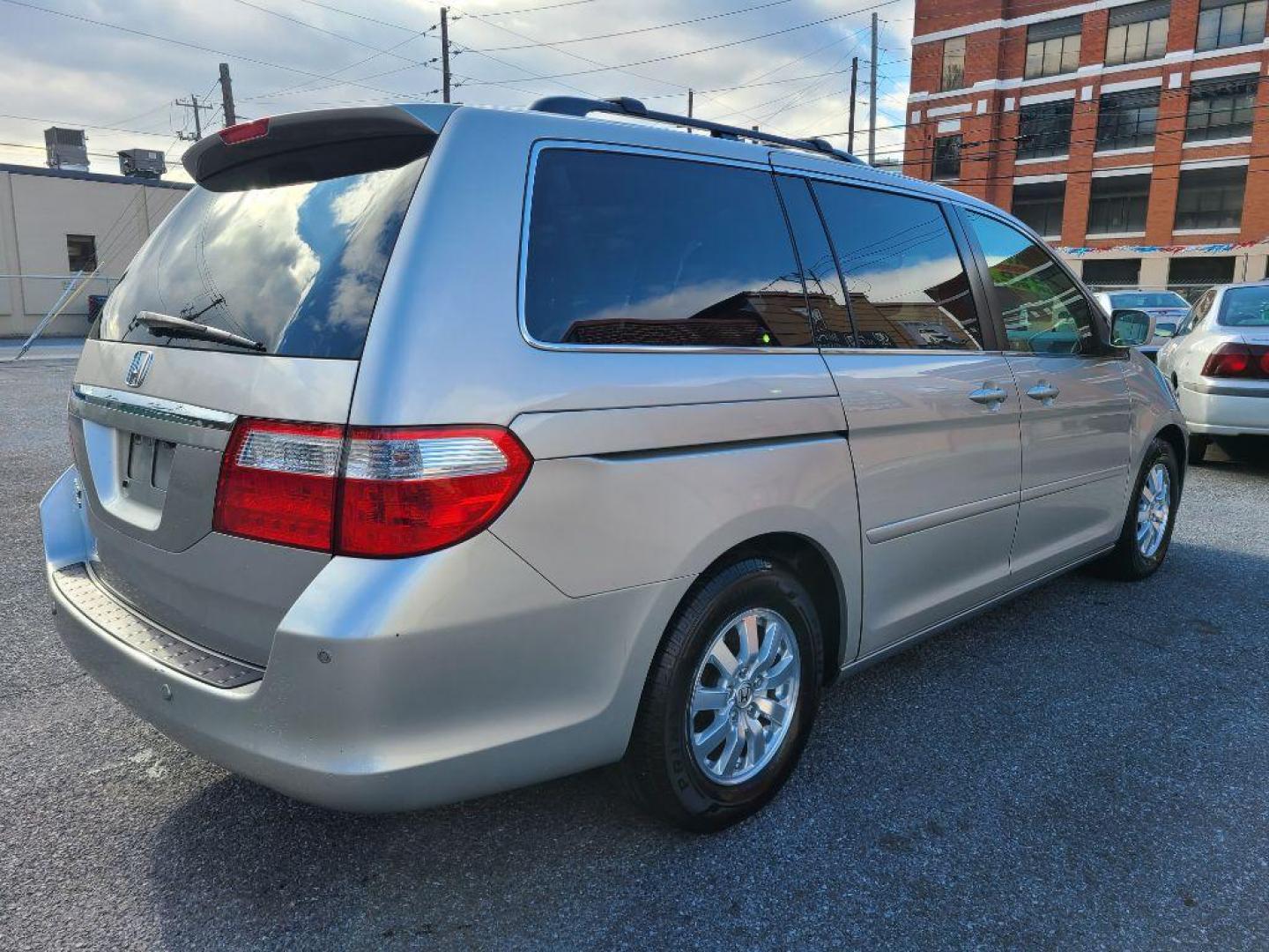 2006 SILVER HONDA ODYSSEY TOURING (5FNRL38816B) with an 3.5L engine, Automatic transmission, located at 117 North Cameron Street, Harrisburg, PA, 17101, (717) 963-8962, 40.267021, -76.875351 - WE FINANCE!!! Good Credit/ Bad Credit/ No Credit - ALL Trade-Ins Welcomed!!! ***Guaranteed Credit Approval*** APPLY ONLINE or CALL us TODAY ;) Internet Prices and Marketplace Prices are SPECIAL discounted ***CASH DEALS*** Retail Prices are higher. Please call us to discuss your cash and finan - Photo#4