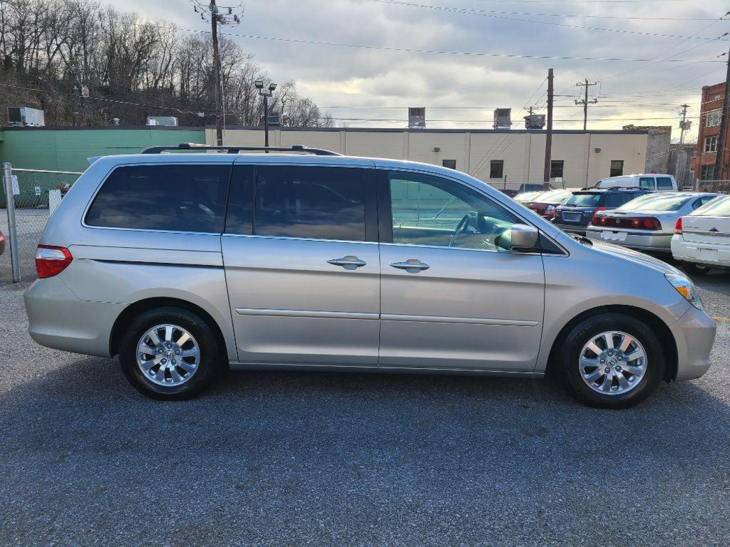 2006 SILVER HONDA ODYSSEY TOURING (5FNRL38816B) with an 3.5L engine, Automatic transmission, located at 117 North Cameron Street, Harrisburg, PA, 17101, (717) 963-8962, 40.267021, -76.875351 - WE FINANCE!!! Good Credit/ Bad Credit/ No Credit - ALL Trade-Ins Welcomed!!! ***Guaranteed Credit Approval*** APPLY ONLINE or CALL us TODAY ;) Internet Prices and Marketplace Prices are SPECIAL discounted ***CASH DEALS*** Retail Prices are higher. Please call us to discuss your cash and finan - Photo#5