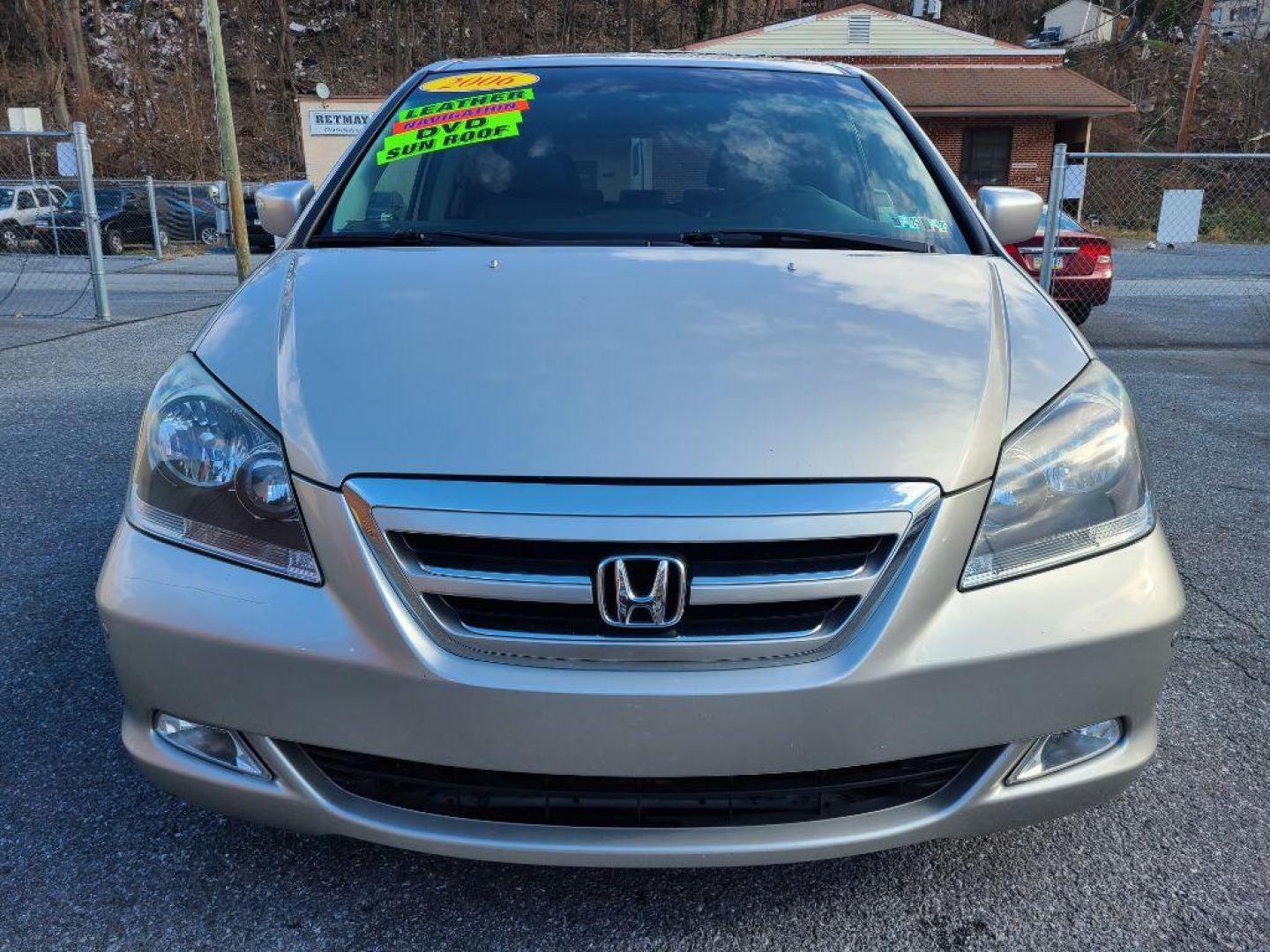 2006 SILVER HONDA ODYSSEY TOURING (5FNRL38816B) with an 3.5L engine, Automatic transmission, located at 117 North Cameron Street, Harrisburg, PA, 17101, (717) 963-8962, 40.267021, -76.875351 - WE FINANCE!!! Good Credit/ Bad Credit/ No Credit - ALL Trade-Ins Welcomed!!! ***Guaranteed Credit Approval*** APPLY ONLINE or CALL us TODAY ;) Internet Prices and Marketplace Prices are SPECIAL discounted ***CASH DEALS*** Retail Prices are higher. Please call us to discuss your cash and finan - Photo#7