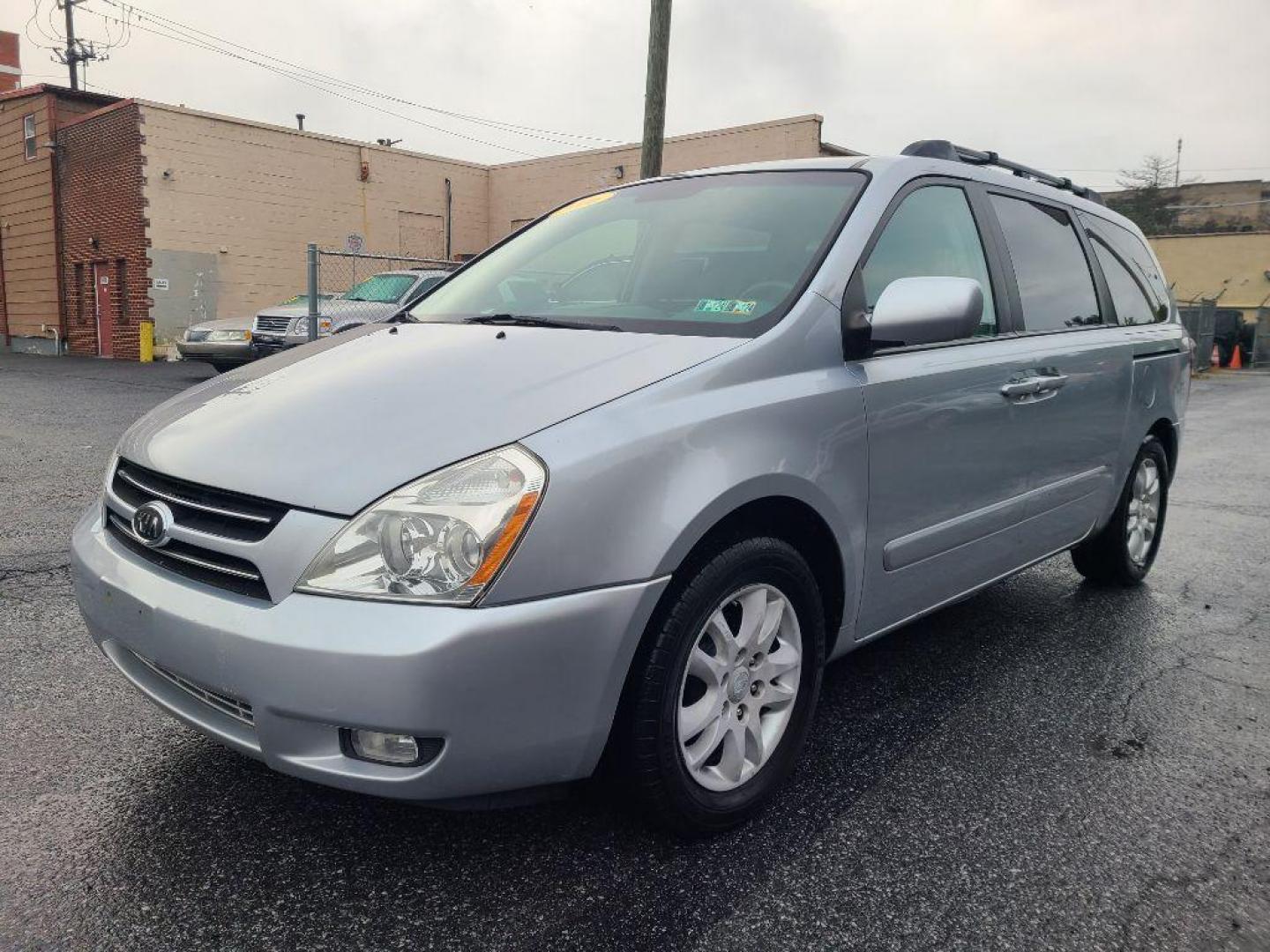 2006 SILVER KIA SEDONA EX (KNDMB233066) with an 3.8L engine, Automatic transmission, located at 7981 Paxton Street, Harrisburg, PA, 17111, (717) 561-2926, 40.261490, -76.749229 - WE FINANCE!!! Good Credit/ Bad Credit/ No Credit - ALL Trade-Ins Welcomed!!! ***Guaranteed Credit Approval*** APPLY ONLINE or CALL us TODAY ;) Internet Prices and Marketplace Prices are SPECIAL discounted ***CASH DEALS*** Retail Prices are higher. Please call us to discuss your cash and finan - Photo#0