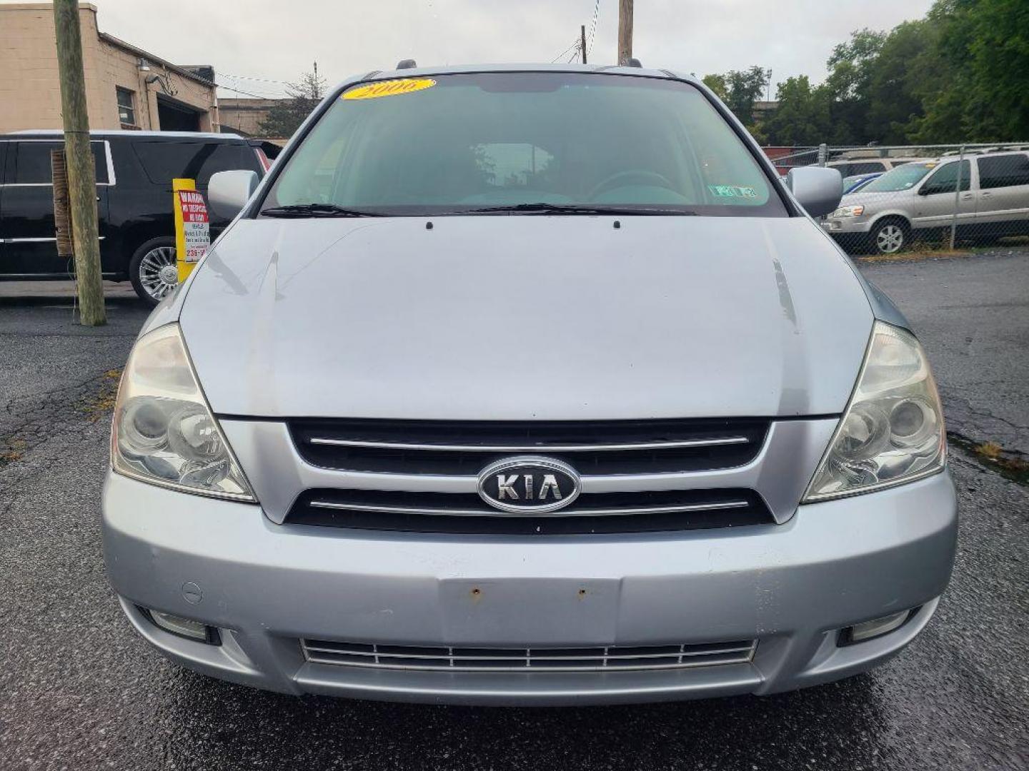 2006 SILVER KIA SEDONA EX (KNDMB233066) with an 3.8L engine, Automatic transmission, located at 7981 Paxton Street, Harrisburg, PA, 17111, (717) 561-2926, 40.261490, -76.749229 - WE FINANCE!!! Good Credit/ Bad Credit/ No Credit - ALL Trade-Ins Welcomed!!! ***Guaranteed Credit Approval*** APPLY ONLINE or CALL us TODAY ;) Internet Prices and Marketplace Prices are SPECIAL discounted ***CASH DEALS*** Retail Prices are higher. Please call us to discuss your cash and finan - Photo#9