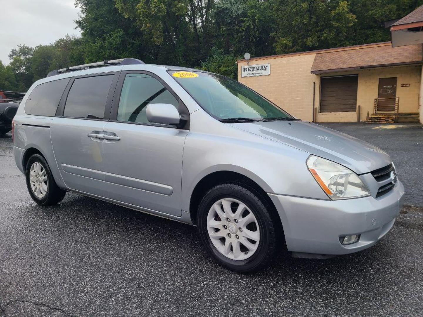 2006 SILVER KIA SEDONA EX (KNDMB233066) with an 3.8L engine, Automatic transmission, located at 7981 Paxton Street, Harrisburg, PA, 17111, (717) 561-2926, 40.261490, -76.749229 - WE FINANCE!!! Good Credit/ Bad Credit/ No Credit - ALL Trade-Ins Welcomed!!! ***Guaranteed Credit Approval*** APPLY ONLINE or CALL us TODAY ;) Internet Prices and Marketplace Prices are SPECIAL discounted ***CASH DEALS*** Retail Prices are higher. Please call us to discuss your cash and finan - Photo#1