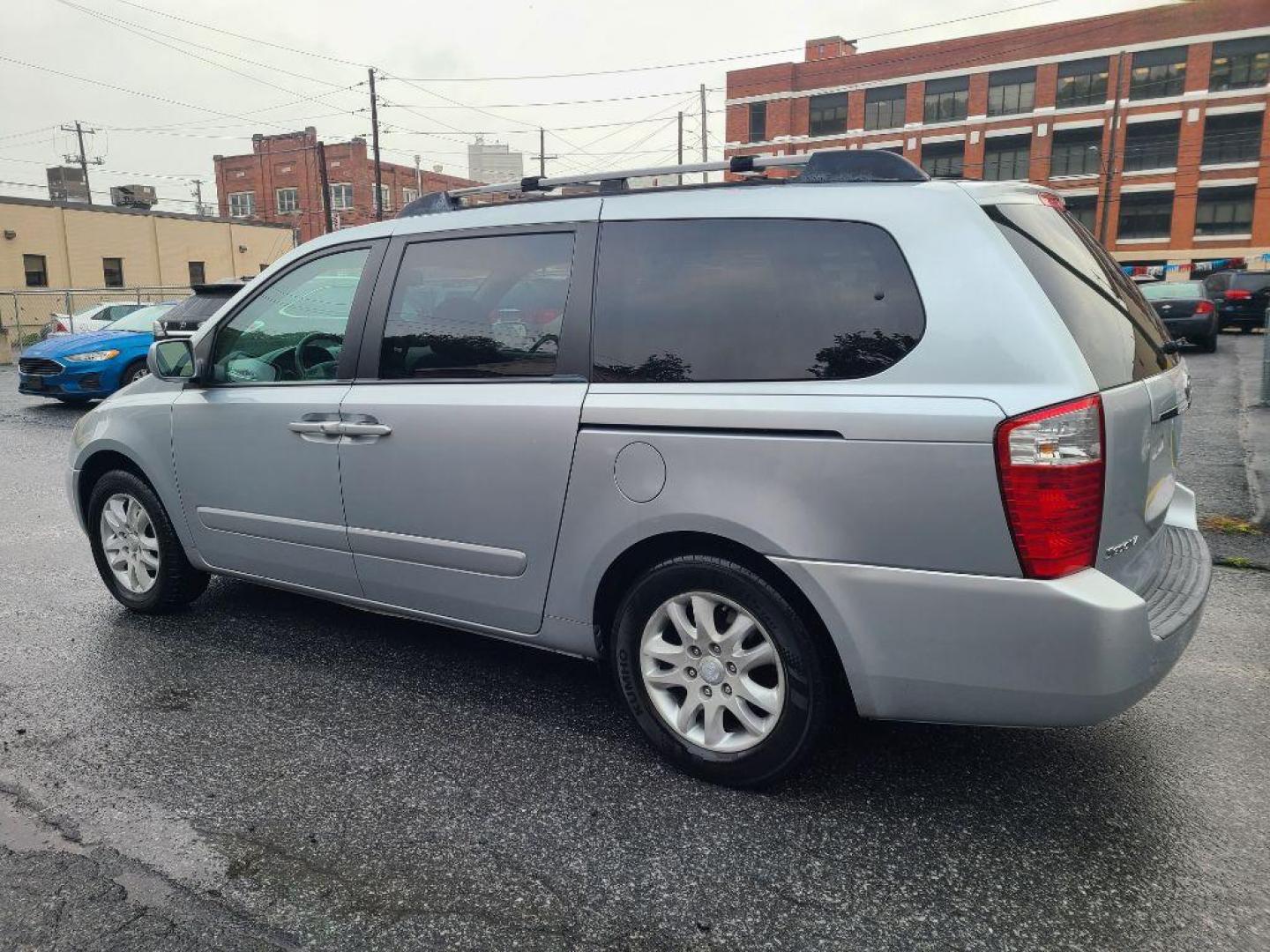 2006 SILVER KIA SEDONA EX (KNDMB233066) with an 3.8L engine, Automatic transmission, located at 7981 Paxton Street, Harrisburg, PA, 17111, (717) 561-2926, 40.261490, -76.749229 - WE FINANCE!!! Good Credit/ Bad Credit/ No Credit - ALL Trade-Ins Welcomed!!! ***Guaranteed Credit Approval*** APPLY ONLINE or CALL us TODAY ;) Internet Prices and Marketplace Prices are SPECIAL discounted ***CASH DEALS*** Retail Prices are higher. Please call us to discuss your cash and finan - Photo#2