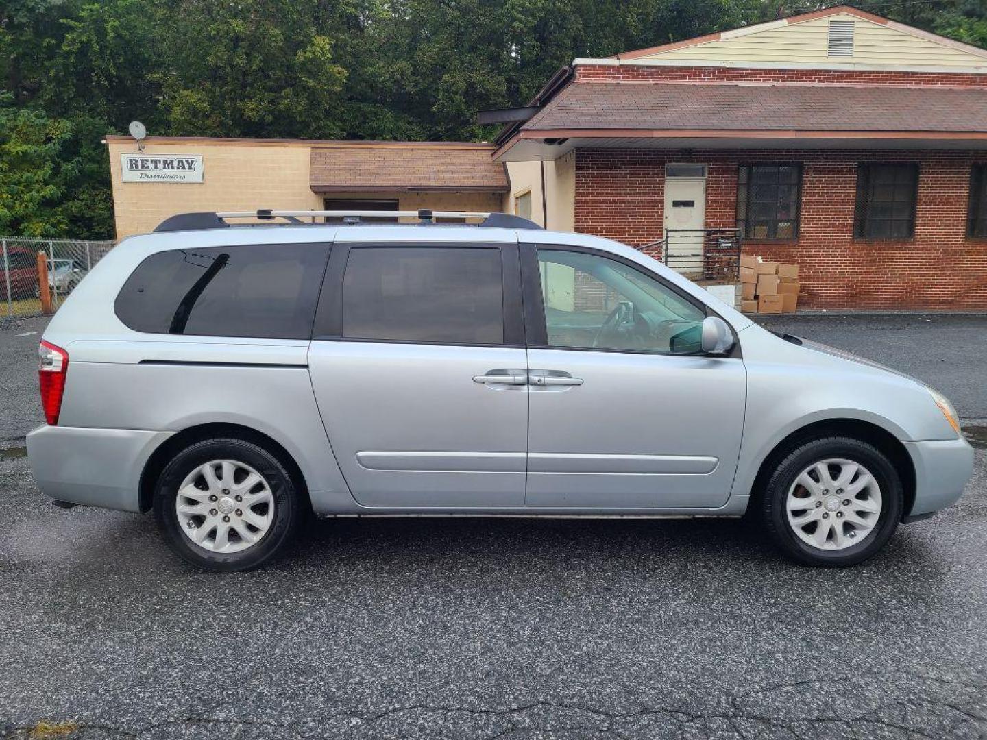 2006 SILVER KIA SEDONA EX (KNDMB233066) with an 3.8L engine, Automatic transmission, located at 7981 Paxton Street, Harrisburg, PA, 17111, (717) 561-2926, 40.261490, -76.749229 - WE FINANCE!!! Good Credit/ Bad Credit/ No Credit - ALL Trade-Ins Welcomed!!! ***Guaranteed Credit Approval*** APPLY ONLINE or CALL us TODAY ;) Internet Prices and Marketplace Prices are SPECIAL discounted ***CASH DEALS*** Retail Prices are higher. Please call us to discuss your cash and finan - Photo#5