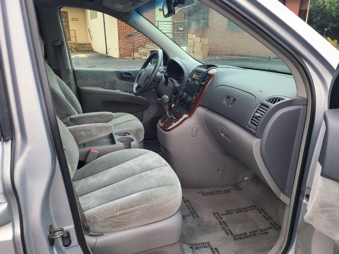 2006 SILVER KIA SEDONA EX (KNDMB233066) with an 3.8L engine, Automatic transmission, located at 7981 Paxton Street, Harrisburg, PA, 17111, (717) 561-2926, 40.261490, -76.749229 - WE FINANCE!!! Good Credit/ Bad Credit/ No Credit - ALL Trade-Ins Welcomed!!! ***Guaranteed Credit Approval*** APPLY ONLINE or CALL us TODAY ;) Internet Prices and Marketplace Prices are SPECIAL discounted ***CASH DEALS*** Retail Prices are higher. Please call us to discuss your cash and finan - Photo#8