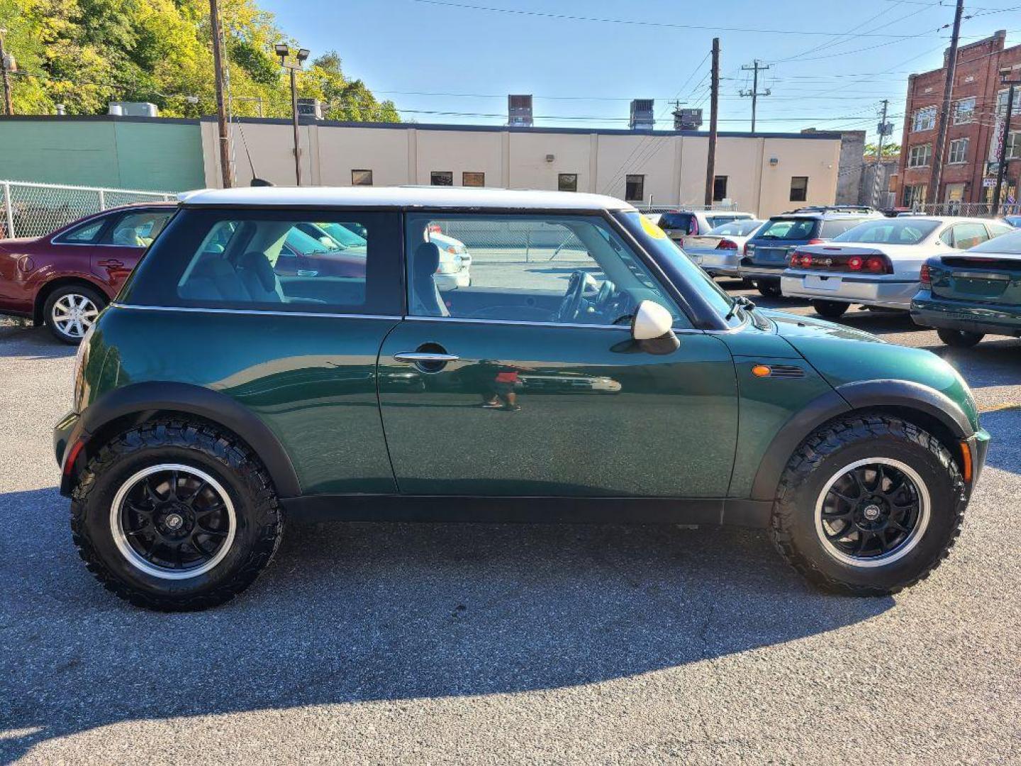 2006 GREEN MINI COOPER HATCHBACK (WMWRC33576T) with an 1.6L engine, Continuously Variable transmission, located at 117 North Cameron Street, Harrisburg, PA, 17101, (717) 963-8962, 40.267021, -76.875351 - WE FINANCE!!! Good Credit/ Bad Credit/ No Credit - ALL Trade-Ins Welcomed!!! ***Guaranteed Credit Approval*** APPLY ONLINE or CALL us TODAY ;) Internet Prices and Marketplace Prices are SPECIAL discounted ***CASH DEALS*** Retail Prices are higher. Please call us to discuss your cash and finan - Photo#5