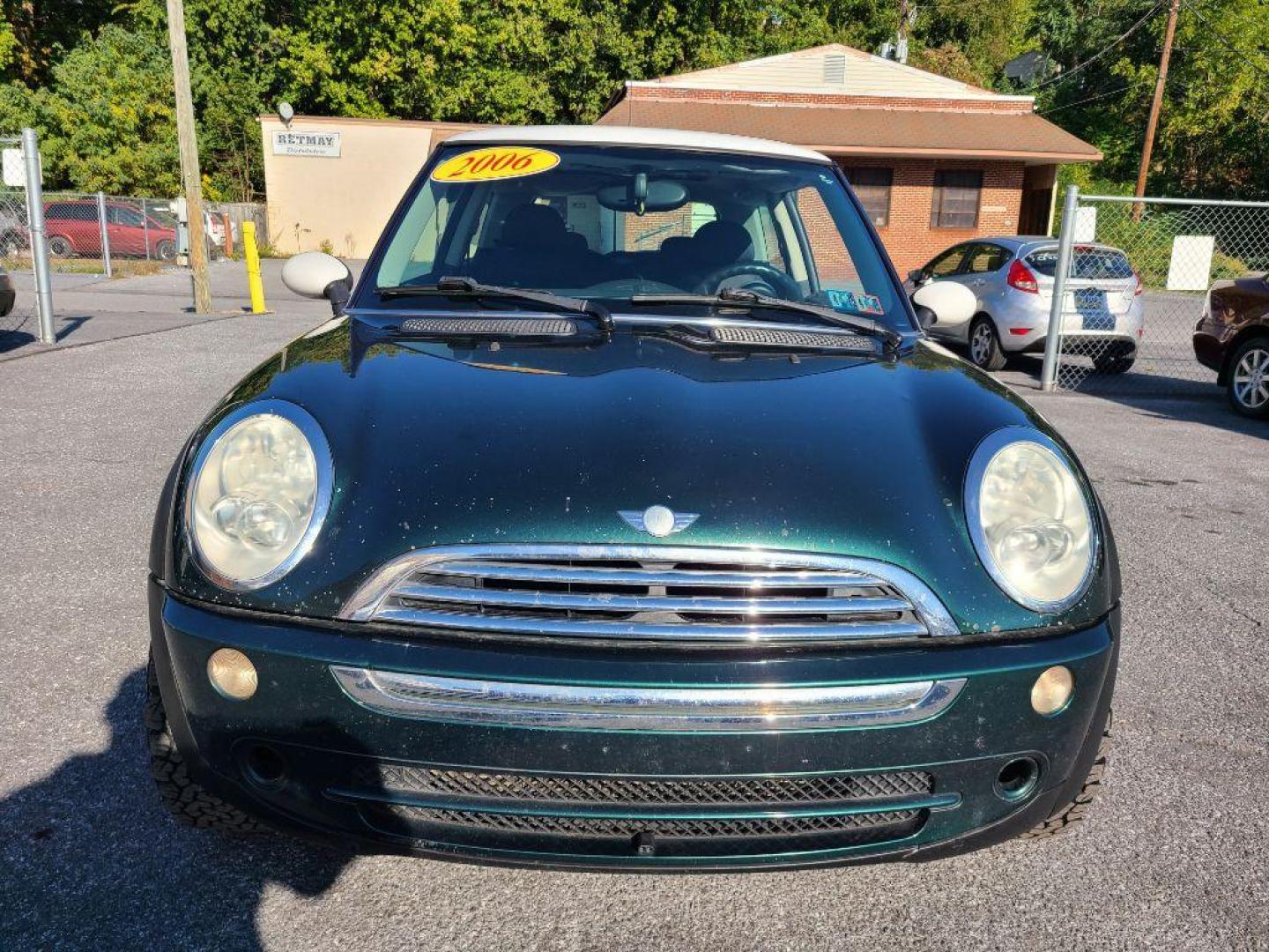 2006 GREEN MINI COOPER HATCHBACK (WMWRC33576T) with an 1.6L engine, Continuously Variable transmission, located at 117 North Cameron Street, Harrisburg, PA, 17101, (717) 963-8962, 40.267021, -76.875351 - WE FINANCE!!! Good Credit/ Bad Credit/ No Credit - ALL Trade-Ins Welcomed!!! ***Guaranteed Credit Approval*** APPLY ONLINE or CALL us TODAY ;) Internet Prices and Marketplace Prices are SPECIAL discounted ***CASH DEALS*** Retail Prices are higher. Please call us to discuss your cash and finan - Photo#7