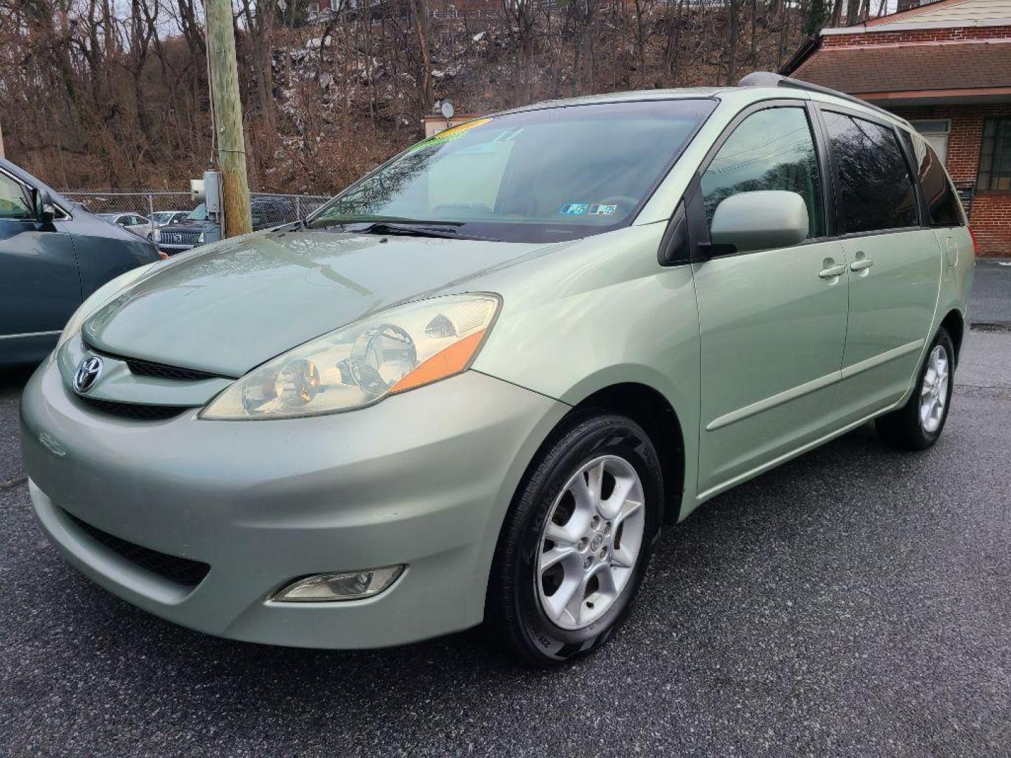 2006 GREEN TOYOTA SIENNA XLE (5TDBA22C46S) with an 3.3L engine, Automatic transmission, located at 117 North Cameron Street, Harrisburg, PA, 17101, (717) 963-8962, 40.267021, -76.875351 - WE FINANCE!!! Good Credit/ Bad Credit/ No Credit - ALL Trade-Ins Welcomed!!! ***Guaranteed Credit Approval*** APPLY ONLINE or CALL us TODAY ;) Internet Prices and Marketplace Prices are SPECIAL discounted ***CASH DEALS*** Retail Prices are higher. Please call us to discuss your cash and finan - Photo#0