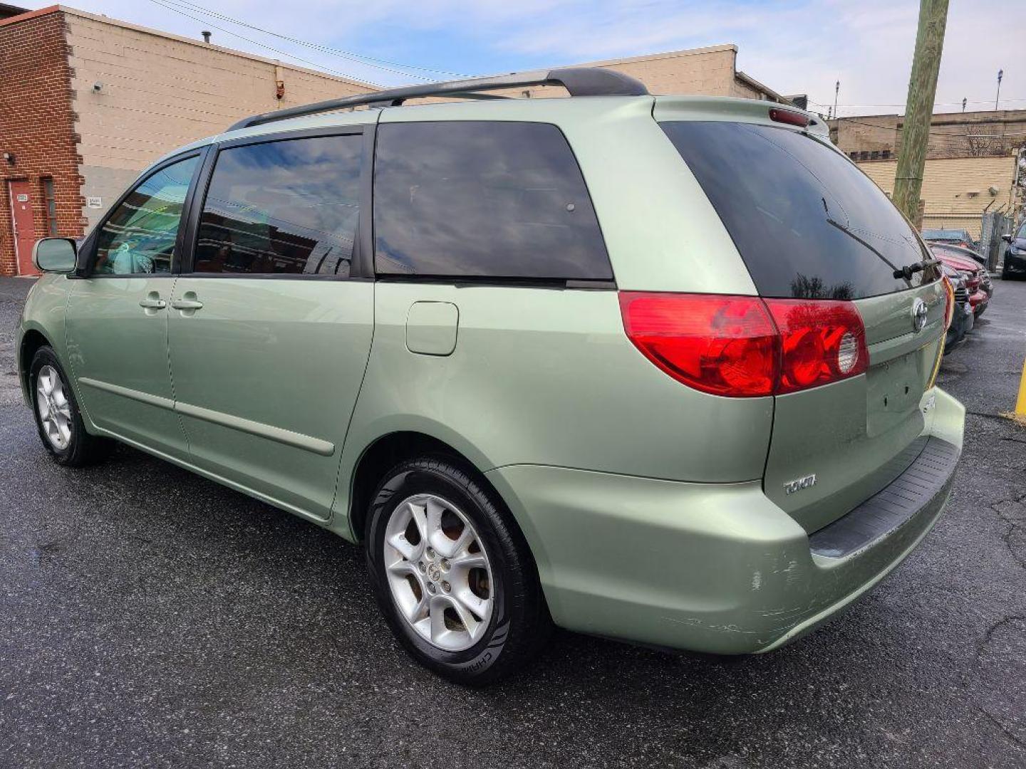 2006 GREEN TOYOTA SIENNA XLE (5TDBA22C46S) with an 3.3L engine, Automatic transmission, located at 117 North Cameron Street, Harrisburg, PA, 17101, (717) 963-8962, 40.267021, -76.875351 - WE FINANCE!!! Good Credit/ Bad Credit/ No Credit - ALL Trade-Ins Welcomed!!! ***Guaranteed Credit Approval*** APPLY ONLINE or CALL us TODAY ;) Internet Prices and Marketplace Prices are SPECIAL discounted ***CASH DEALS*** Retail Prices are higher. Please call us to discuss your cash and finan - Photo#2