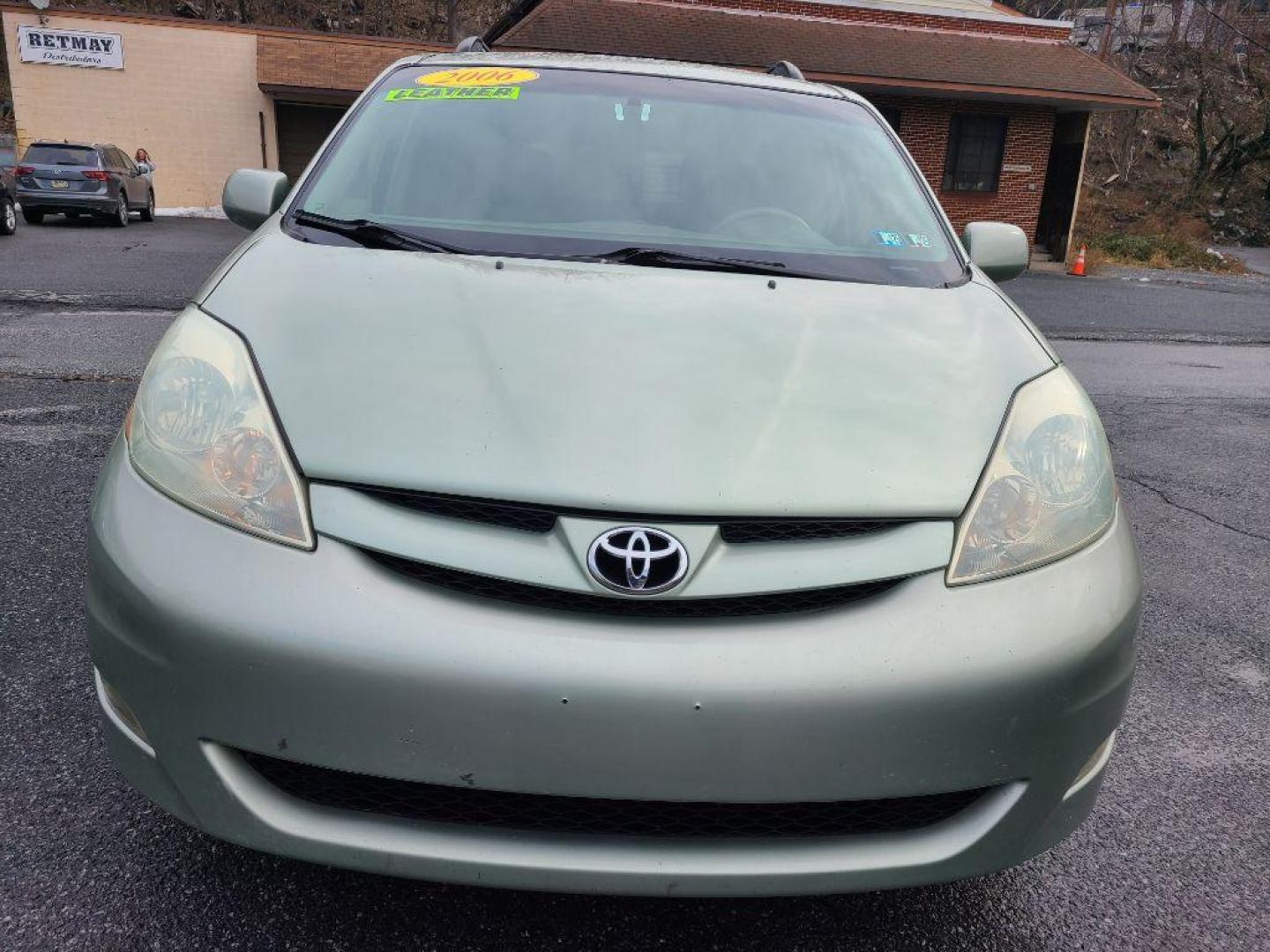 2006 GREEN TOYOTA SIENNA XLE (5TDBA22C46S) with an 3.3L engine, Automatic transmission, located at 117 North Cameron Street, Harrisburg, PA, 17101, (717) 963-8962, 40.267021, -76.875351 - WE FINANCE!!! Good Credit/ Bad Credit/ No Credit - ALL Trade-Ins Welcomed!!! ***Guaranteed Credit Approval*** APPLY ONLINE or CALL us TODAY ;) Internet Prices and Marketplace Prices are SPECIAL discounted ***CASH DEALS*** Retail Prices are higher. Please call us to discuss your cash and finan - Photo#7