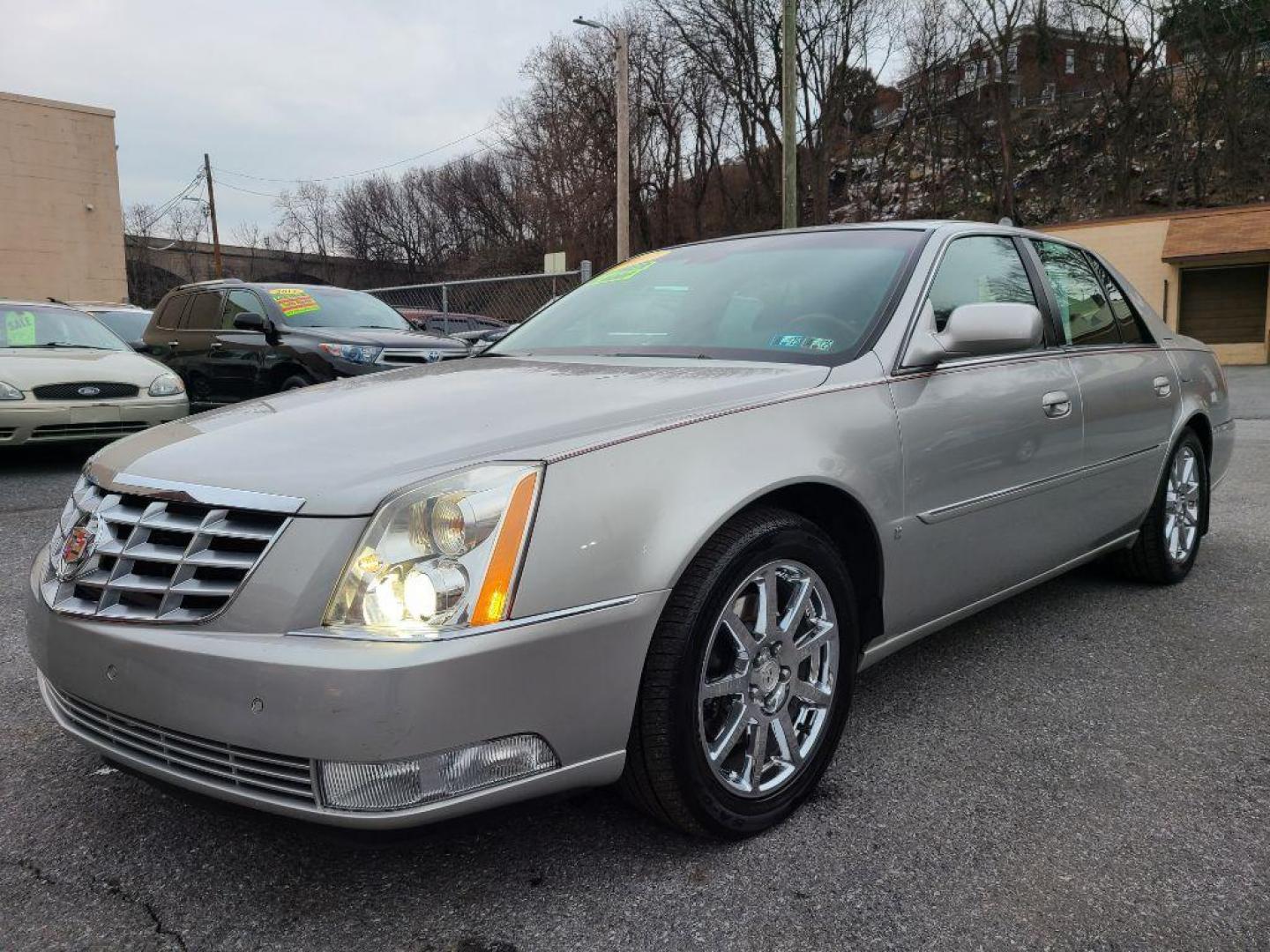 2007 WHITE CADILLAC DTS (1G6KD57937U) with an 4.6L engine, Automatic transmission, located at 117 North Cameron Street, Harrisburg, PA, 17101, (717) 963-8962, 40.267021, -76.875351 - WE FINANCE!!! Good Credit/ Bad Credit/ No Credit - ALL Trade-Ins Welcomed!!! ***Guaranteed Credit Approval*** APPLY ONLINE or CALL us TODAY ;) Internet Prices and Marketplace Prices are SPECIAL discounted ***CASH DEALS*** Retail Prices are higher. Please call us to discuss your cash and finan - Photo#0