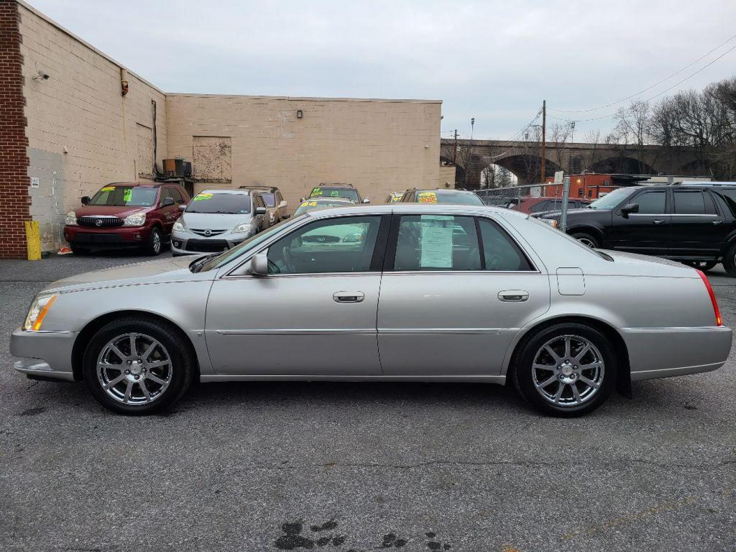 2007 WHITE CADILLAC DTS (1G6KD57937U) with an 4.6L engine, Automatic transmission, located at 117 North Cameron Street, Harrisburg, PA, 17101, (717) 963-8962, 40.267021, -76.875351 - WE FINANCE!!! Good Credit/ Bad Credit/ No Credit - ALL Trade-Ins Welcomed!!! ***Guaranteed Credit Approval*** APPLY ONLINE or CALL us TODAY ;) Internet Prices and Marketplace Prices are SPECIAL discounted ***CASH DEALS*** Retail Prices are higher. Please call us to discuss your cash and finan - Photo#1