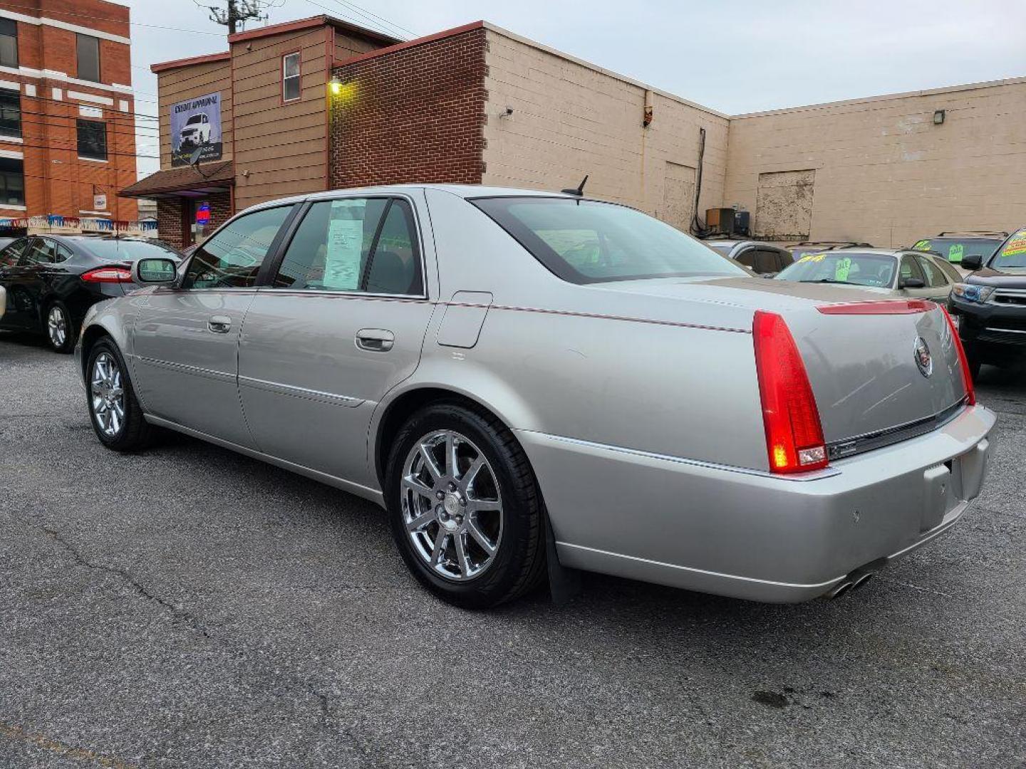 2007 WHITE CADILLAC DTS (1G6KD57937U) with an 4.6L engine, Automatic transmission, located at 117 North Cameron Street, Harrisburg, PA, 17101, (717) 963-8962, 40.267021, -76.875351 - WE FINANCE!!! Good Credit/ Bad Credit/ No Credit - ALL Trade-Ins Welcomed!!! ***Guaranteed Credit Approval*** APPLY ONLINE or CALL us TODAY ;) Internet Prices and Marketplace Prices are SPECIAL discounted ***CASH DEALS*** Retail Prices are higher. Please call us to discuss your cash and finan - Photo#2