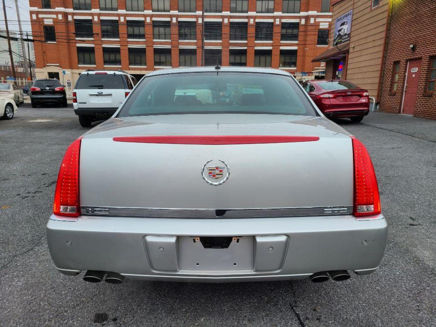 2007 WHITE CADILLAC DTS (1G6KD57937U) with an 4.6L engine, Automatic transmission, located at 117 North Cameron Street, Harrisburg, PA, 17101, (717) 963-8962, 40.267021, -76.875351 - WE FINANCE!!! Good Credit/ Bad Credit/ No Credit - ALL Trade-Ins Welcomed!!! ***Guaranteed Credit Approval*** APPLY ONLINE or CALL us TODAY ;) Internet Prices and Marketplace Prices are SPECIAL discounted ***CASH DEALS*** Retail Prices are higher. Please call us to discuss your cash and finan - Photo#3