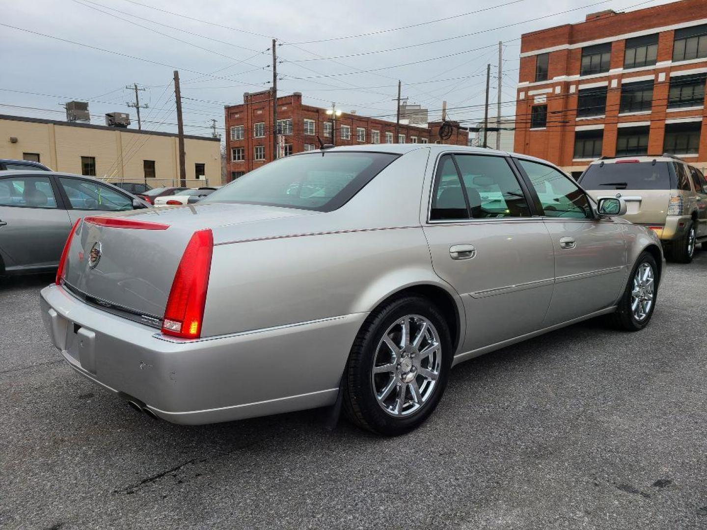 2007 WHITE CADILLAC DTS (1G6KD57937U) with an 4.6L engine, Automatic transmission, located at 117 North Cameron Street, Harrisburg, PA, 17101, (717) 963-8962, 40.267021, -76.875351 - WE FINANCE!!! Good Credit/ Bad Credit/ No Credit - ALL Trade-Ins Welcomed!!! ***Guaranteed Credit Approval*** APPLY ONLINE or CALL us TODAY ;) Internet Prices and Marketplace Prices are SPECIAL discounted ***CASH DEALS*** Retail Prices are higher. Please call us to discuss your cash and finan - Photo#4