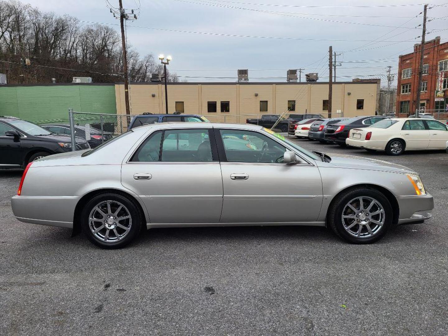 2007 WHITE CADILLAC DTS (1G6KD57937U) with an 4.6L engine, Automatic transmission, located at 117 North Cameron Street, Harrisburg, PA, 17101, (717) 963-8962, 40.267021, -76.875351 - WE FINANCE!!! Good Credit/ Bad Credit/ No Credit - ALL Trade-Ins Welcomed!!! ***Guaranteed Credit Approval*** APPLY ONLINE or CALL us TODAY ;) Internet Prices and Marketplace Prices are SPECIAL discounted ***CASH DEALS*** Retail Prices are higher. Please call us to discuss your cash and finan - Photo#5