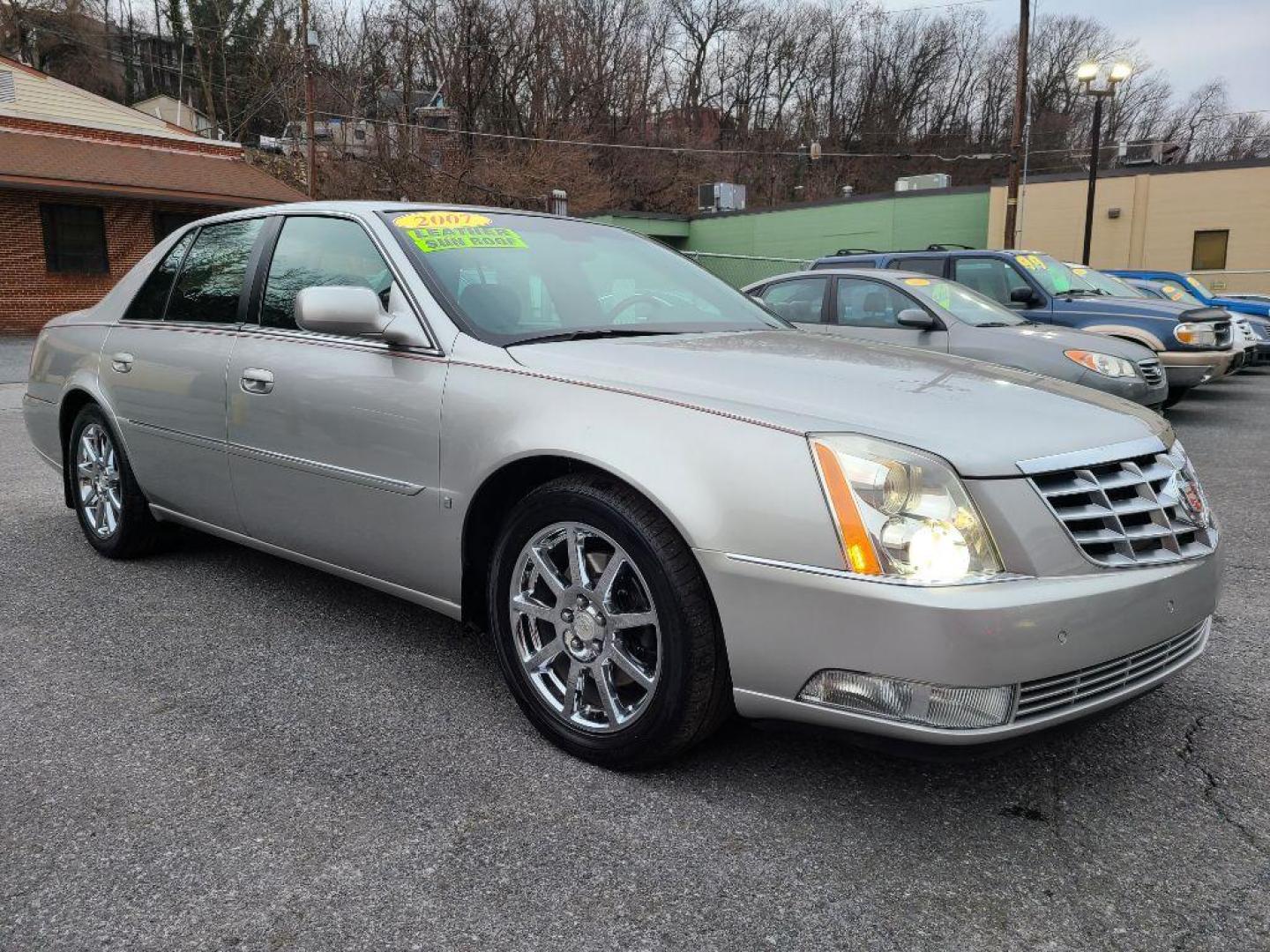 2007 WHITE CADILLAC DTS (1G6KD57937U) with an 4.6L engine, Automatic transmission, located at 117 North Cameron Street, Harrisburg, PA, 17101, (717) 963-8962, 40.267021, -76.875351 - WE FINANCE!!! Good Credit/ Bad Credit/ No Credit - ALL Trade-Ins Welcomed!!! ***Guaranteed Credit Approval*** APPLY ONLINE or CALL us TODAY ;) Internet Prices and Marketplace Prices are SPECIAL discounted ***CASH DEALS*** Retail Prices are higher. Please call us to discuss your cash and finan - Photo#6