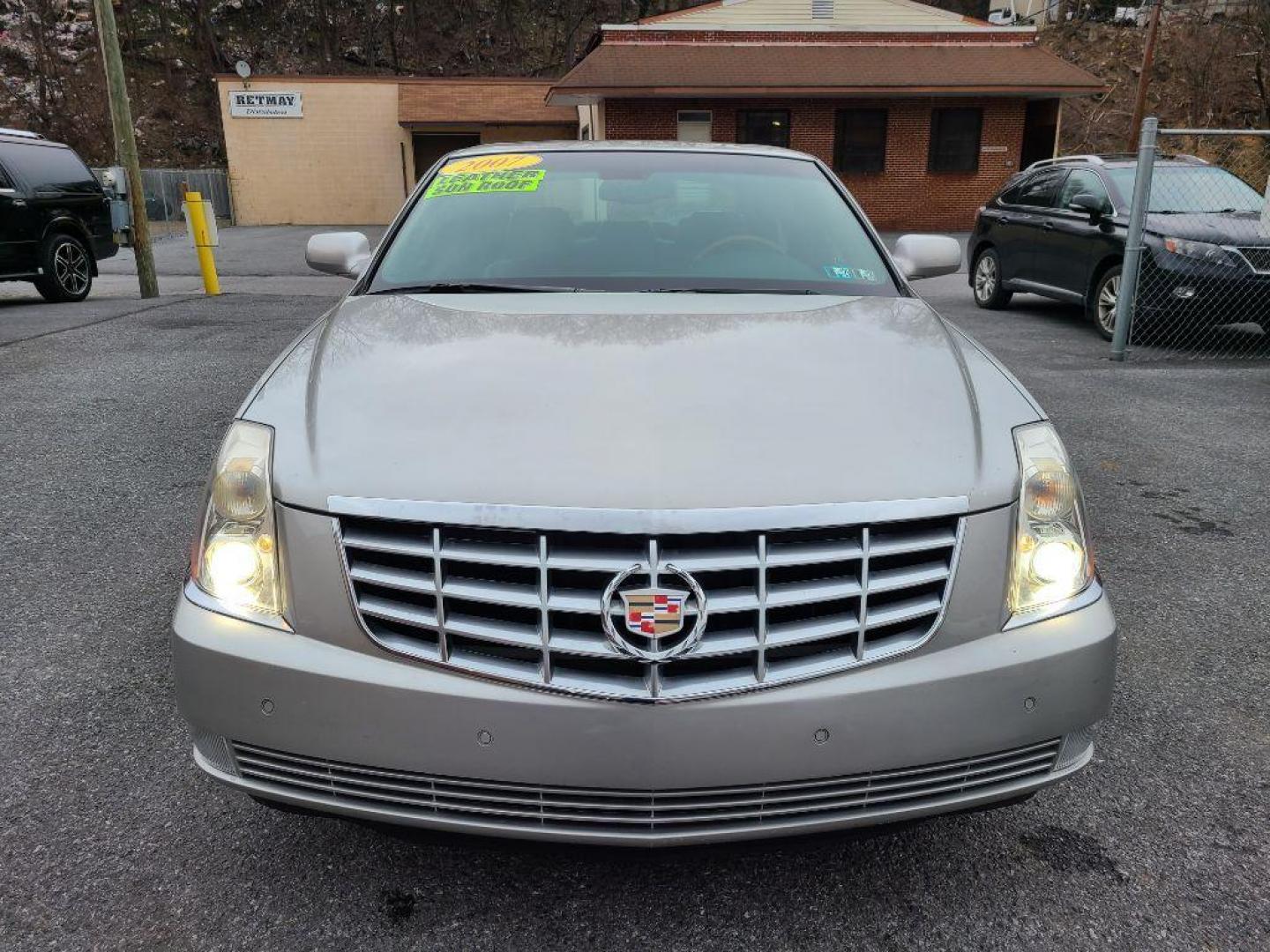 2007 WHITE CADILLAC DTS (1G6KD57937U) with an 4.6L engine, Automatic transmission, located at 117 North Cameron Street, Harrisburg, PA, 17101, (717) 963-8962, 40.267021, -76.875351 - WE FINANCE!!! Good Credit/ Bad Credit/ No Credit - ALL Trade-Ins Welcomed!!! ***Guaranteed Credit Approval*** APPLY ONLINE or CALL us TODAY ;) Internet Prices and Marketplace Prices are SPECIAL discounted ***CASH DEALS*** Retail Prices are higher. Please call us to discuss your cash and finan - Photo#7