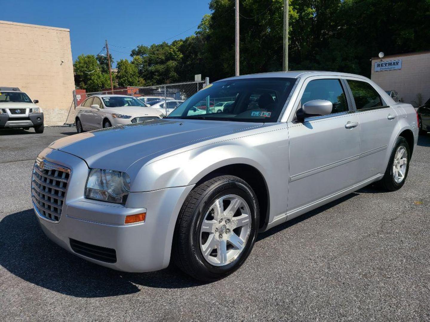 2007 SILVER CHRYSLER 300 SEDAN (2C3LA43R67H) with an 2.7L engine, Automatic transmission, located at 117 North Cameron Street, Harrisburg, PA, 17101, (717) 963-8962, 40.267021, -76.875351 - WE FINANCE!!! Good Credit/ Bad Credit/ No Credit - ALL Trade-Ins Welcomed!!! ***Guaranteed Credit Approval*** APPLY ONLINE or CALL us TODAY ;) Internet Prices and Marketplace Prices are SPECIAL discounted ***CASH DEALS*** Retail Prices are higher. Please call us to discuss your cash and finan - Photo#0