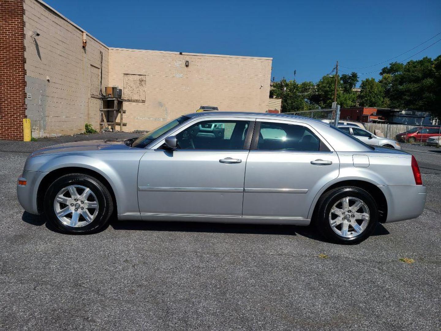 2007 SILVER CHRYSLER 300 SEDAN (2C3LA43R67H) with an 2.7L engine, Automatic transmission, located at 117 North Cameron Street, Harrisburg, PA, 17101, (717) 963-8962, 40.267021, -76.875351 - WE FINANCE!!! Good Credit/ Bad Credit/ No Credit - ALL Trade-Ins Welcomed!!! ***Guaranteed Credit Approval*** APPLY ONLINE or CALL us TODAY ;) Internet Prices and Marketplace Prices are SPECIAL discounted ***CASH DEALS*** Retail Prices are higher. Please call us to discuss your cash and finan - Photo#1