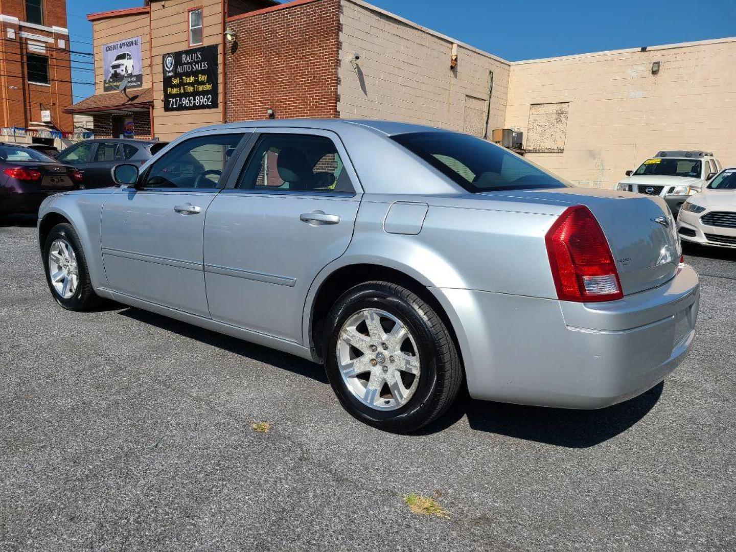 2007 SILVER CHRYSLER 300 SEDAN (2C3LA43R67H) with an 2.7L engine, Automatic transmission, located at 117 North Cameron Street, Harrisburg, PA, 17101, (717) 963-8962, 40.267021, -76.875351 - WE FINANCE!!! Good Credit/ Bad Credit/ No Credit - ALL Trade-Ins Welcomed!!! ***Guaranteed Credit Approval*** APPLY ONLINE or CALL us TODAY ;) Internet Prices and Marketplace Prices are SPECIAL discounted ***CASH DEALS*** Retail Prices are higher. Please call us to discuss your cash and finan - Photo#2