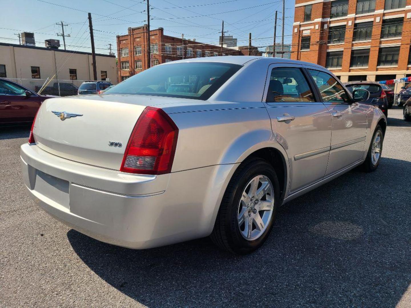 2007 SILVER CHRYSLER 300 SEDAN (2C3LA43R67H) with an 2.7L engine, Automatic transmission, located at 117 North Cameron Street, Harrisburg, PA, 17101, (717) 963-8962, 40.267021, -76.875351 - WE FINANCE!!! Good Credit/ Bad Credit/ No Credit - ALL Trade-Ins Welcomed!!! ***Guaranteed Credit Approval*** APPLY ONLINE or CALL us TODAY ;) Internet Prices and Marketplace Prices are SPECIAL discounted ***CASH DEALS*** Retail Prices are higher. Please call us to discuss your cash and finan - Photo#4