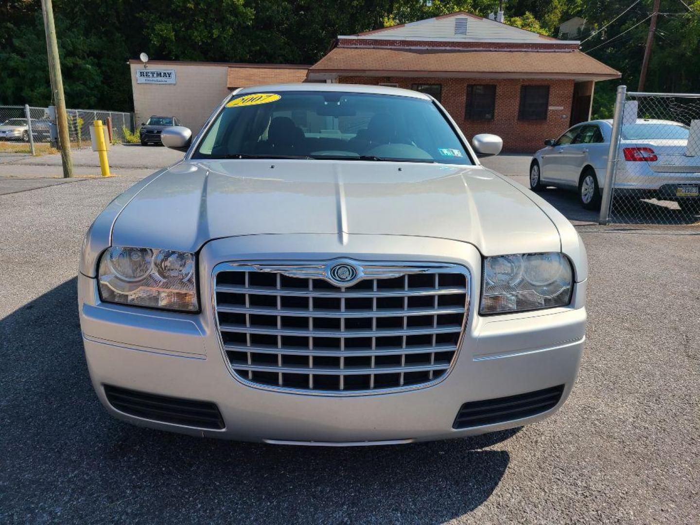 2007 SILVER CHRYSLER 300 SEDAN (2C3LA43R67H) with an 2.7L engine, Automatic transmission, located at 117 North Cameron Street, Harrisburg, PA, 17101, (717) 963-8962, 40.267021, -76.875351 - WE FINANCE!!! Good Credit/ Bad Credit/ No Credit - ALL Trade-Ins Welcomed!!! ***Guaranteed Credit Approval*** APPLY ONLINE or CALL us TODAY ;) Internet Prices and Marketplace Prices are SPECIAL discounted ***CASH DEALS*** Retail Prices are higher. Please call us to discuss your cash and finan - Photo#7