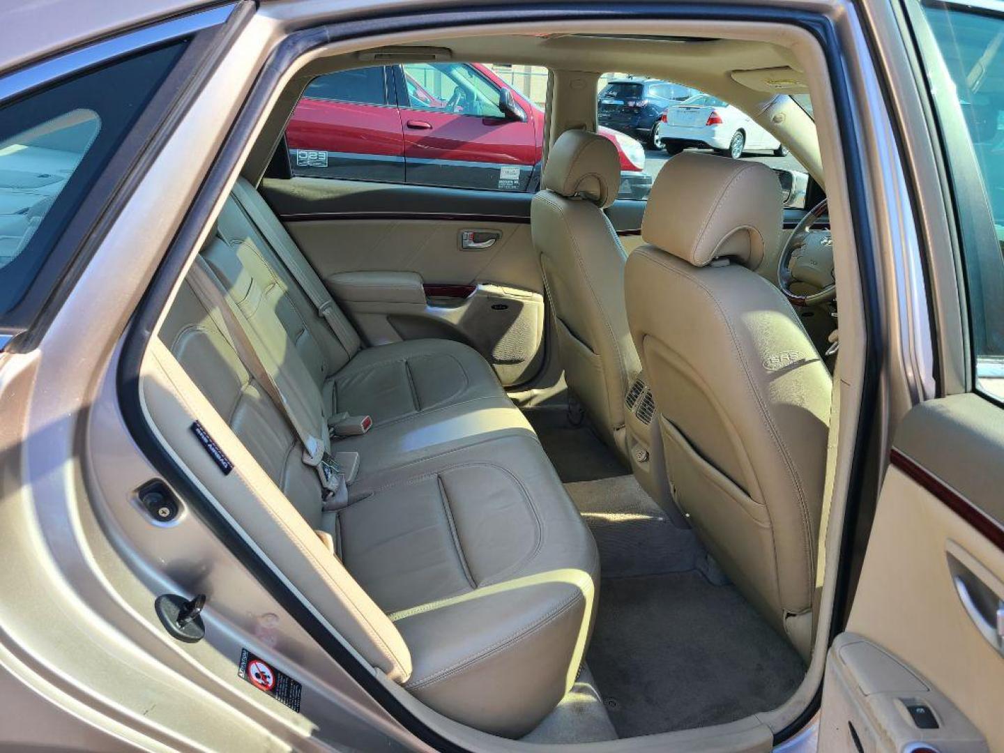 2007 GOLD HYUNDAI AZERA SE (KMHFC46F77A) with an 3.8L engine, Automatic transmission, located at 117 North Cameron Street, Harrisburg, PA, 17101, (717) 963-8962, 40.267021, -76.875351 - WE FINANCE!!! Good Credit/ Bad Credit/ No Credit - ALL Trade-Ins Welcomed!!! ***Guaranteed Credit Approval*** APPLY ONLINE or CALL us TODAY ;) Internet Prices and Marketplace Prices are SPECIAL discounted ***CASH DEALS*** Retail Prices are higher. Please call us to discuss your cash and finan - Photo#11