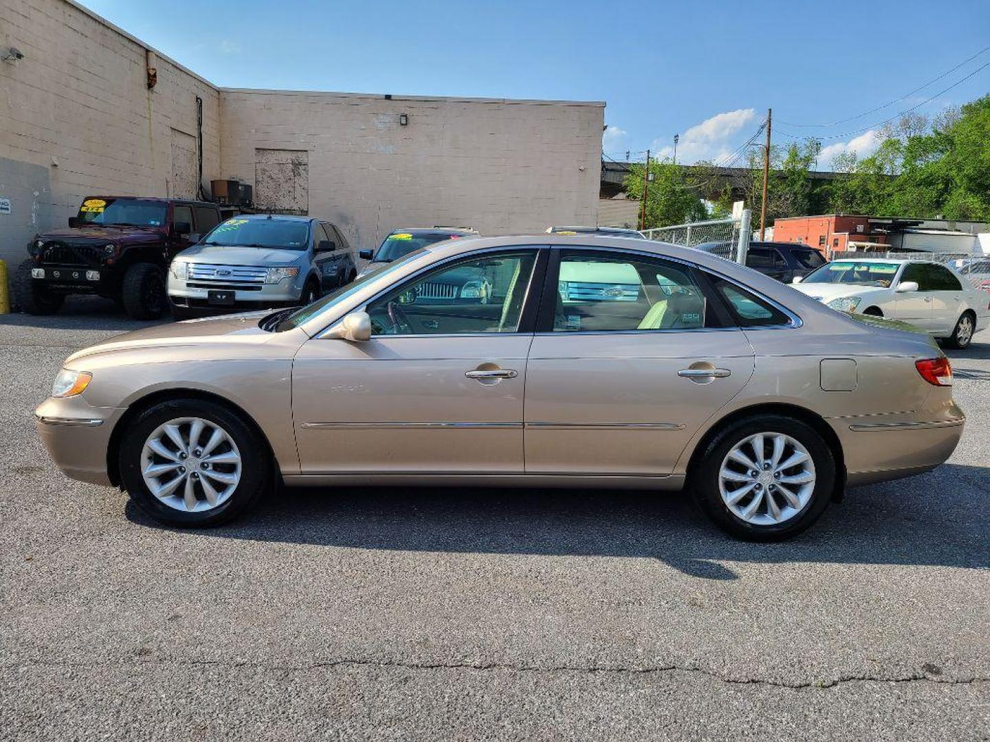 2007 GOLD HYUNDAI AZERA SE (KMHFC46F77A) with an 3.8L engine, Automatic transmission, located at 117 North Cameron Street, Harrisburg, PA, 17101, (717) 963-8962, 40.267021, -76.875351 - WE FINANCE!!! Good Credit/ Bad Credit/ No Credit - ALL Trade-Ins Welcomed!!! ***Guaranteed Credit Approval*** APPLY ONLINE or CALL us TODAY ;) Internet Prices and Marketplace Prices are SPECIAL discounted ***CASH DEALS*** Retail Prices are higher. Please call us to discuss your cash and finan - Photo#1