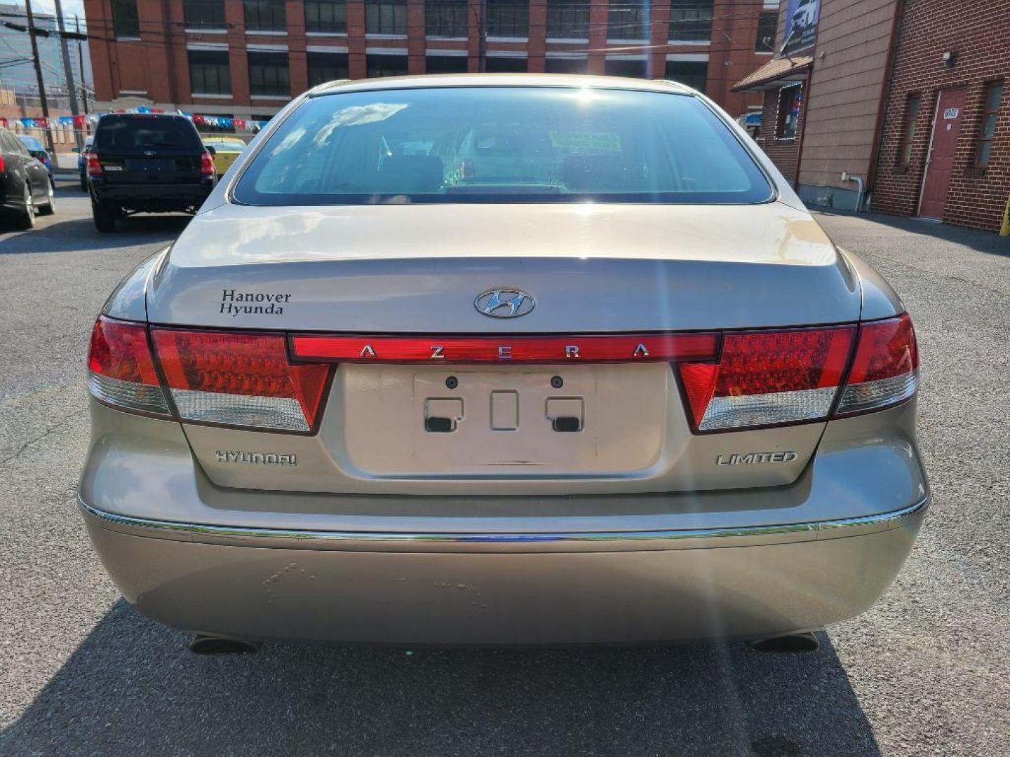 2007 GOLD HYUNDAI AZERA SE (KMHFC46F77A) with an 3.8L engine, Automatic transmission, located at 117 North Cameron Street, Harrisburg, PA, 17101, (717) 963-8962, 40.267021, -76.875351 - WE FINANCE!!! Good Credit/ Bad Credit/ No Credit - ALL Trade-Ins Welcomed!!! ***Guaranteed Credit Approval*** APPLY ONLINE or CALL us TODAY ;) Internet Prices and Marketplace Prices are SPECIAL discounted ***CASH DEALS*** Retail Prices are higher. Please call us to discuss your cash and finan - Photo#3