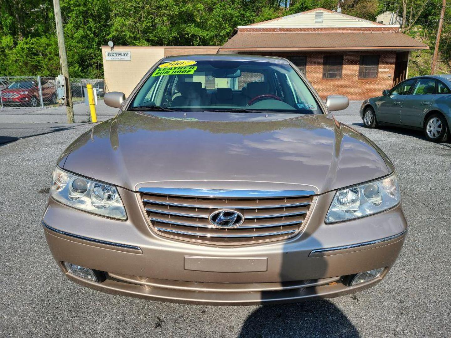 2007 GOLD HYUNDAI AZERA SE (KMHFC46F77A) with an 3.8L engine, Automatic transmission, located at 117 North Cameron Street, Harrisburg, PA, 17101, (717) 963-8962, 40.267021, -76.875351 - WE FINANCE!!! Good Credit/ Bad Credit/ No Credit - ALL Trade-Ins Welcomed!!! ***Guaranteed Credit Approval*** APPLY ONLINE or CALL us TODAY ;) Internet Prices and Marketplace Prices are SPECIAL discounted ***CASH DEALS*** Retail Prices are higher. Please call us to discuss your cash and finan - Photo#7