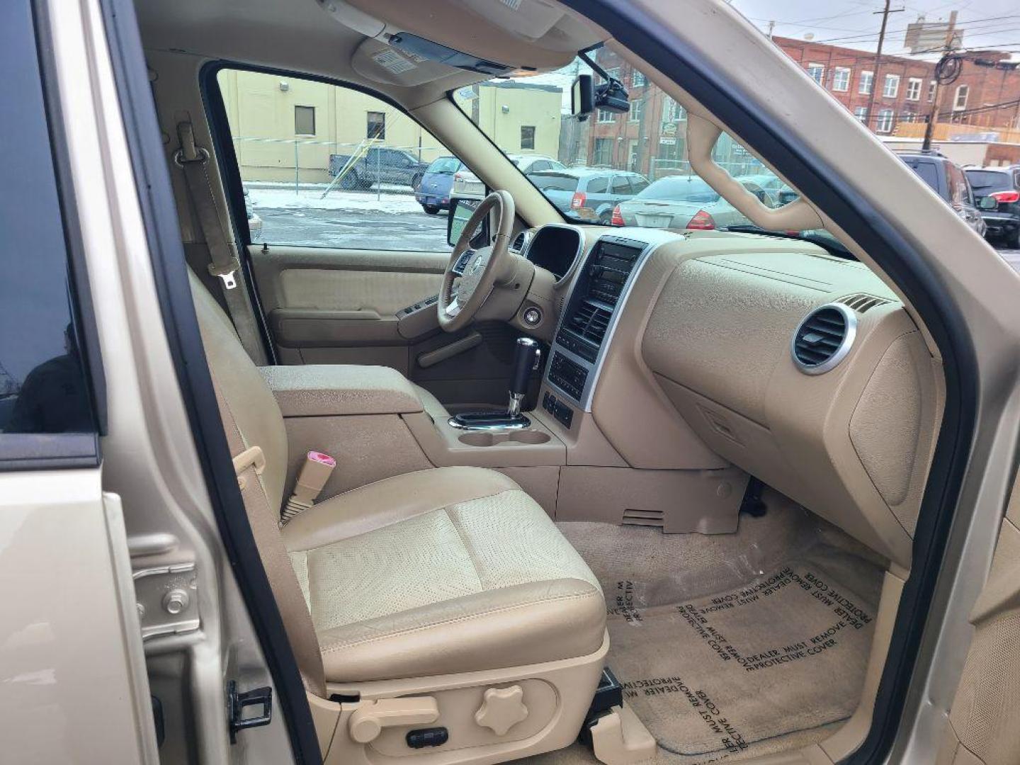 2007 GOLD MERCURY MOUNTAINEER LUXURY (4M2EU47E37U) with an 4.0L engine, Automatic transmission, located at 117 North Cameron Street, Harrisburg, PA, 17101, (717) 963-8962, 40.267021, -76.875351 - Photo#13