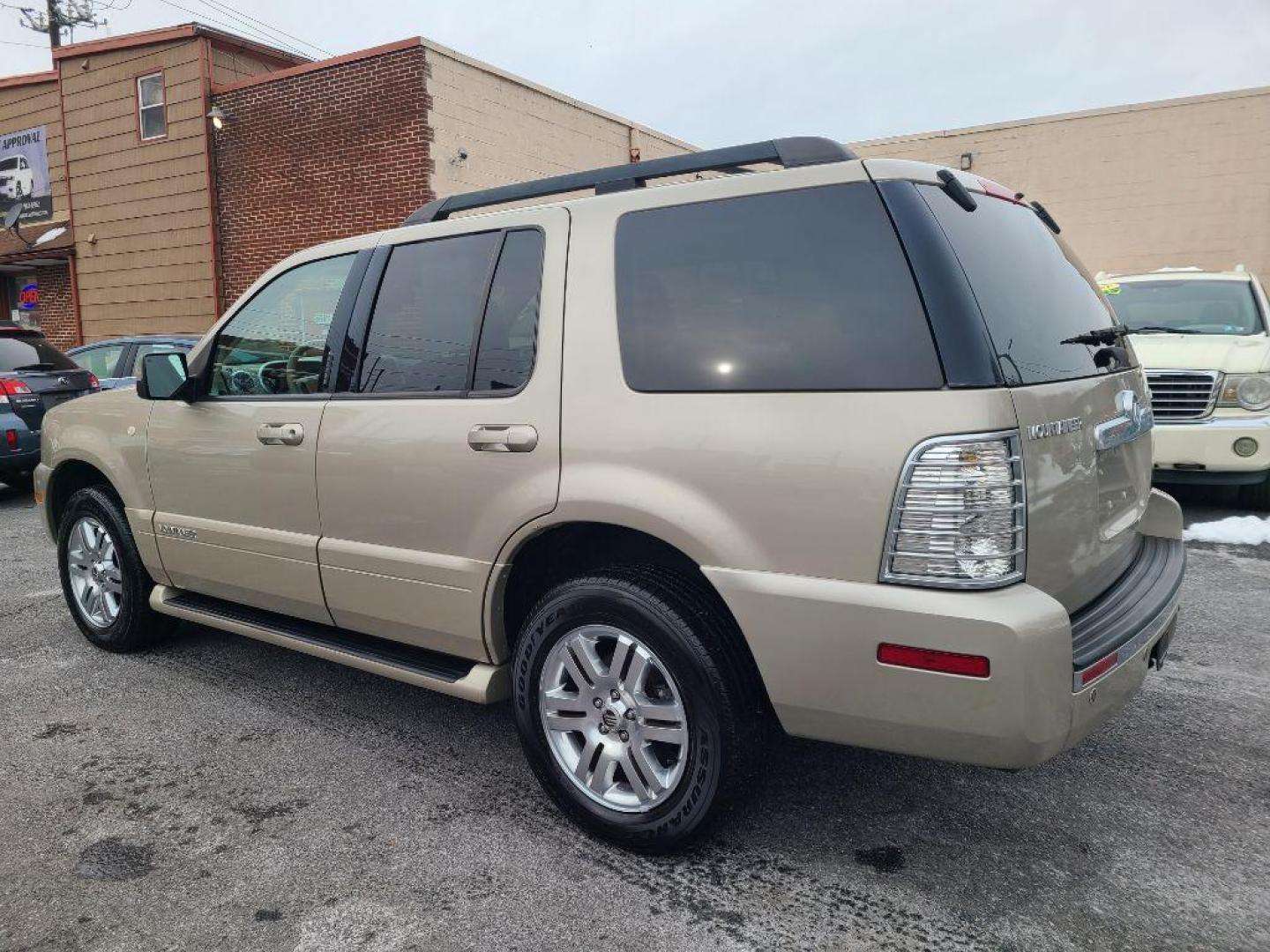 2007 GOLD MERCURY MOUNTAINEER LUXURY (4M2EU47E37U) with an 4.0L engine, Automatic transmission, located at 117 North Cameron Street, Harrisburg, PA, 17101, (717) 963-8962, 40.267021, -76.875351 - Photo#2