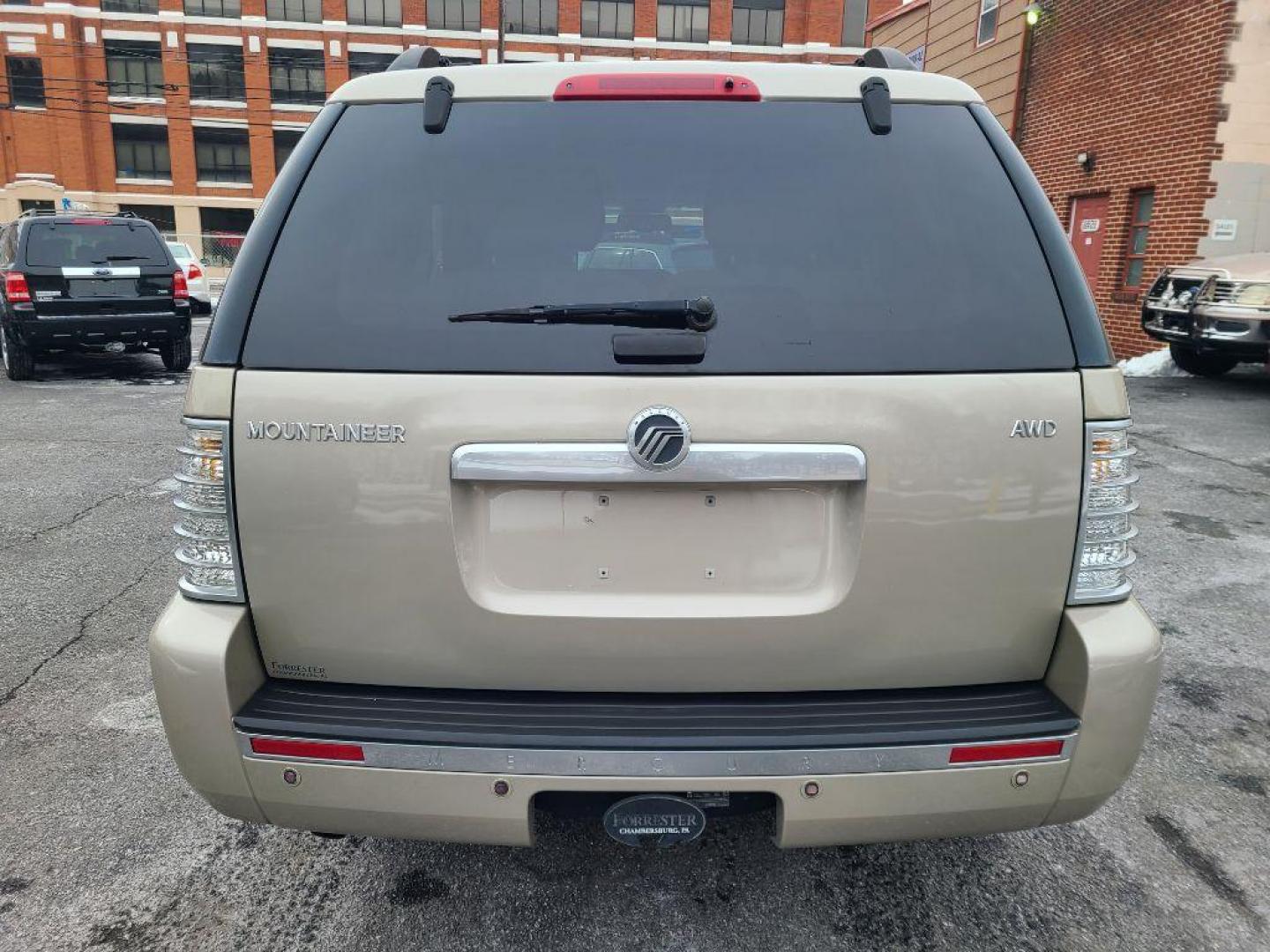 2007 GOLD MERCURY MOUNTAINEER LUXURY (4M2EU47E37U) with an 4.0L engine, Automatic transmission, located at 117 North Cameron Street, Harrisburg, PA, 17101, (717) 963-8962, 40.267021, -76.875351 - Photo#3