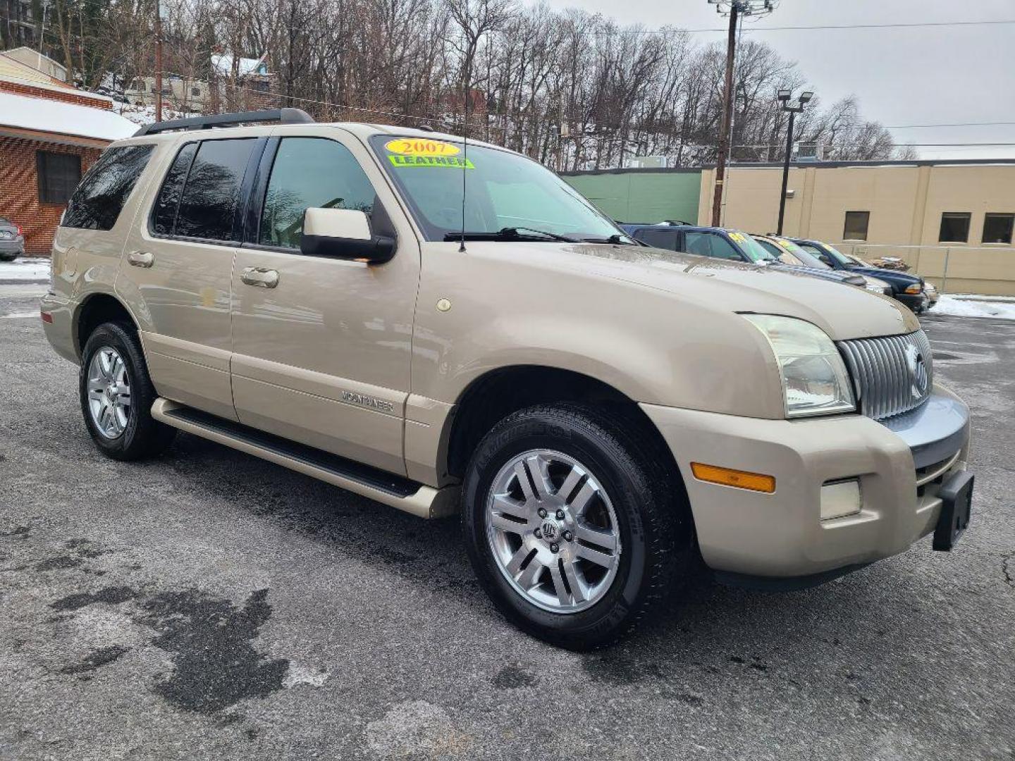 2007 GOLD MERCURY MOUNTAINEER LUXURY (4M2EU47E37U) with an 4.0L engine, Automatic transmission, located at 117 North Cameron Street, Harrisburg, PA, 17101, (717) 963-8962, 40.267021, -76.875351 - Photo#6