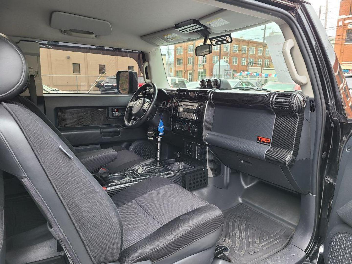 2007 BLACK TOYOTA FJ CRUISER UTILITY (JTEBU11F270) with an 4.0L engine, Automatic transmission, located at 117 North Cameron Street, Harrisburg, PA, 17101, (717) 963-8962, 40.267021, -76.875351 - CASH DEAL $22,995 - Photo#9