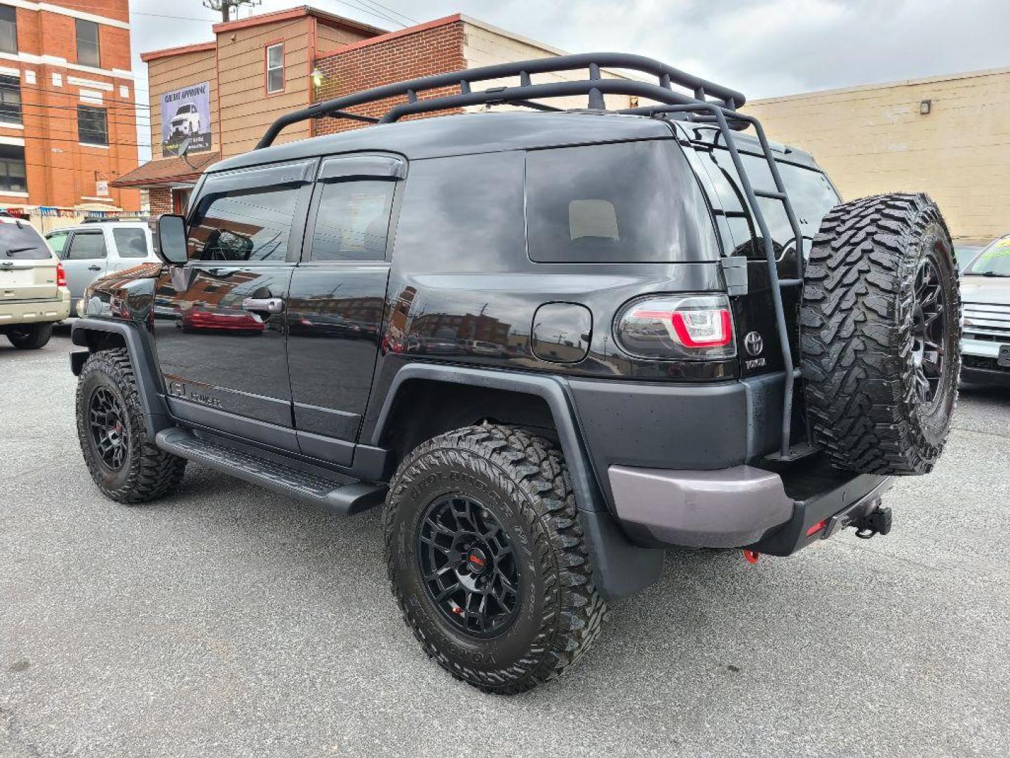 2007 BLACK TOYOTA FJ CRUISER UTILITY (JTEBU11F270) with an 4.0L engine, Automatic transmission, located at 117 North Cameron Street, Harrisburg, PA, 17101, (717) 963-8962, 40.267021, -76.875351 - CASH DEAL $22,995 - Photo#2