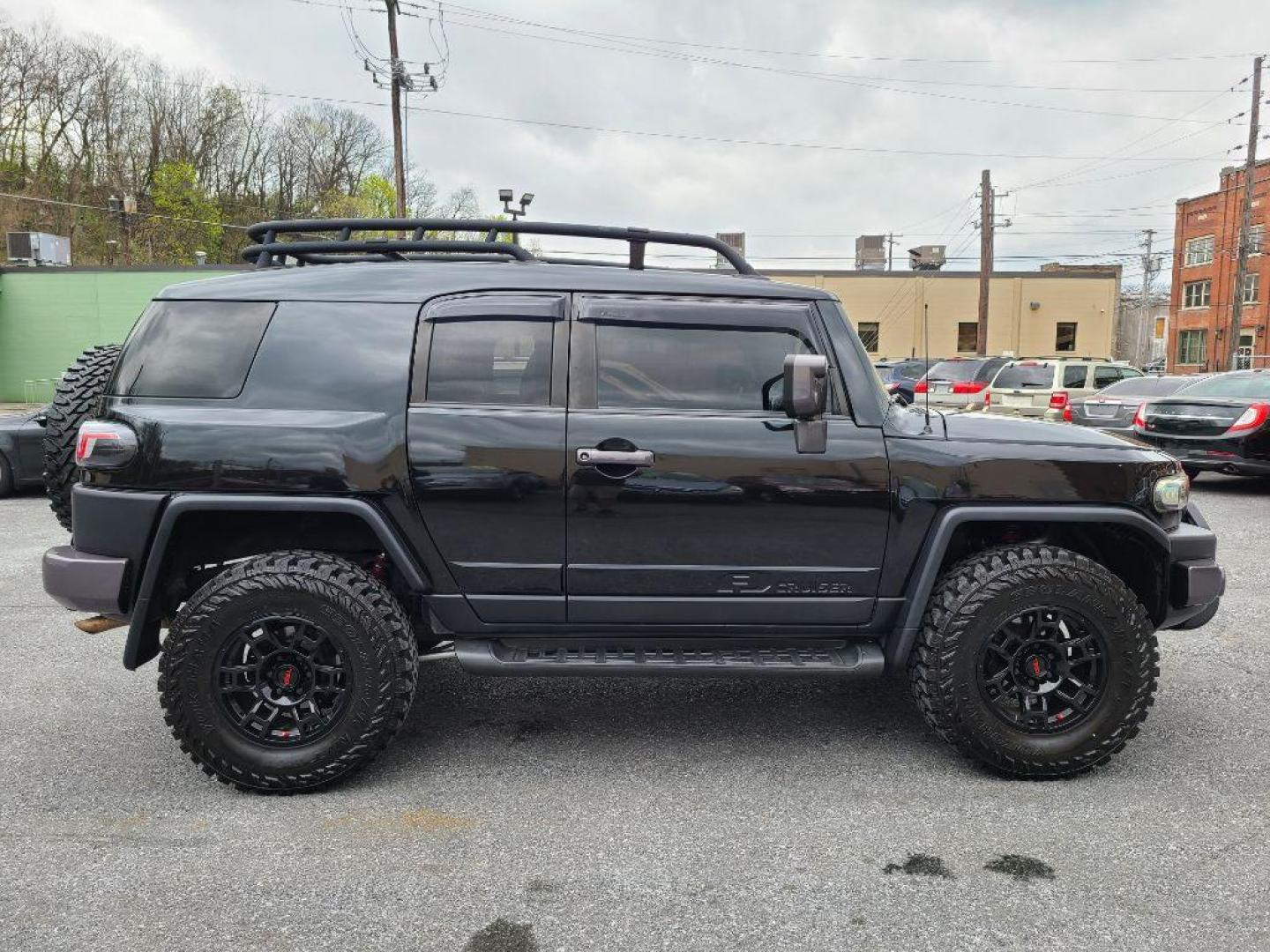 2007 BLACK TOYOTA FJ CRUISER UTILITY (JTEBU11F270) with an 4.0L engine, Automatic transmission, located at 117 North Cameron Street, Harrisburg, PA, 17101, (717) 963-8962, 40.267021, -76.875351 - CASH DEAL $22,995 - Photo#5