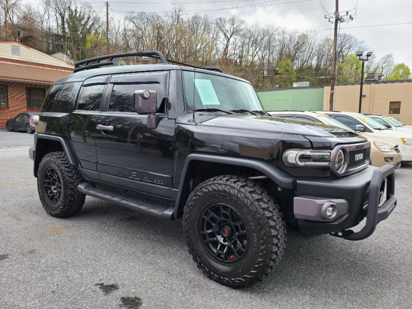 2007 BLACK TOYOTA FJ CRUISER UTILITY (JTEBU11F270) with an 4.0L engine, Automatic transmission, located at 117 North Cameron Street, Harrisburg, PA, 17101, (717) 963-8962, 40.267021, -76.875351 - CASH DEAL $22,995 - Photo#6