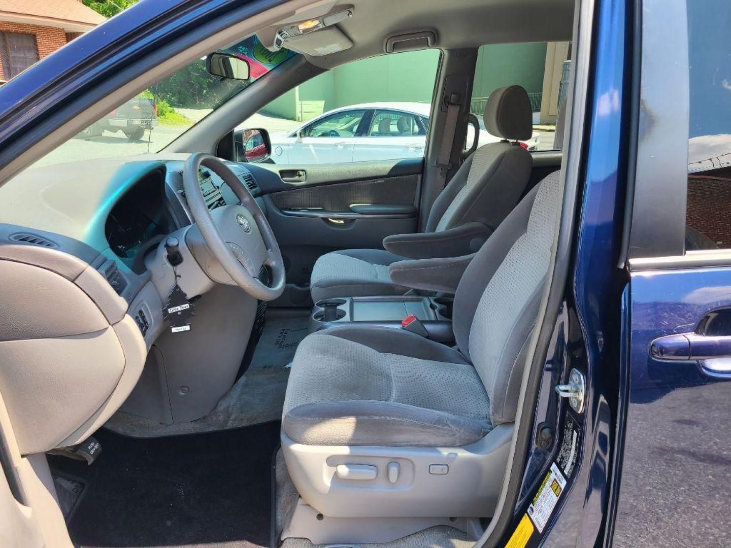 2007 BLUE TOYOTA SIENNA LE (5TDBK23C17S) with an 3.5L engine, Automatic transmission, located at 117 North Cameron Street, Harrisburg, PA, 17101, (717) 963-8962, 40.267021, -76.875351 - WE FINANCE!!! Good Credit/ Bad Credit/ No Credit - ALL Trade-Ins Welcomed!!! ***Guaranteed Credit Approval*** APPLY ONLINE or CALL us TODAY ;) Internet Prices and Marketplace Prices are SPECIAL discounted ***CASH DEALS*** Retail Prices are higher. Please call us to discuss your cash and finan - Photo#15