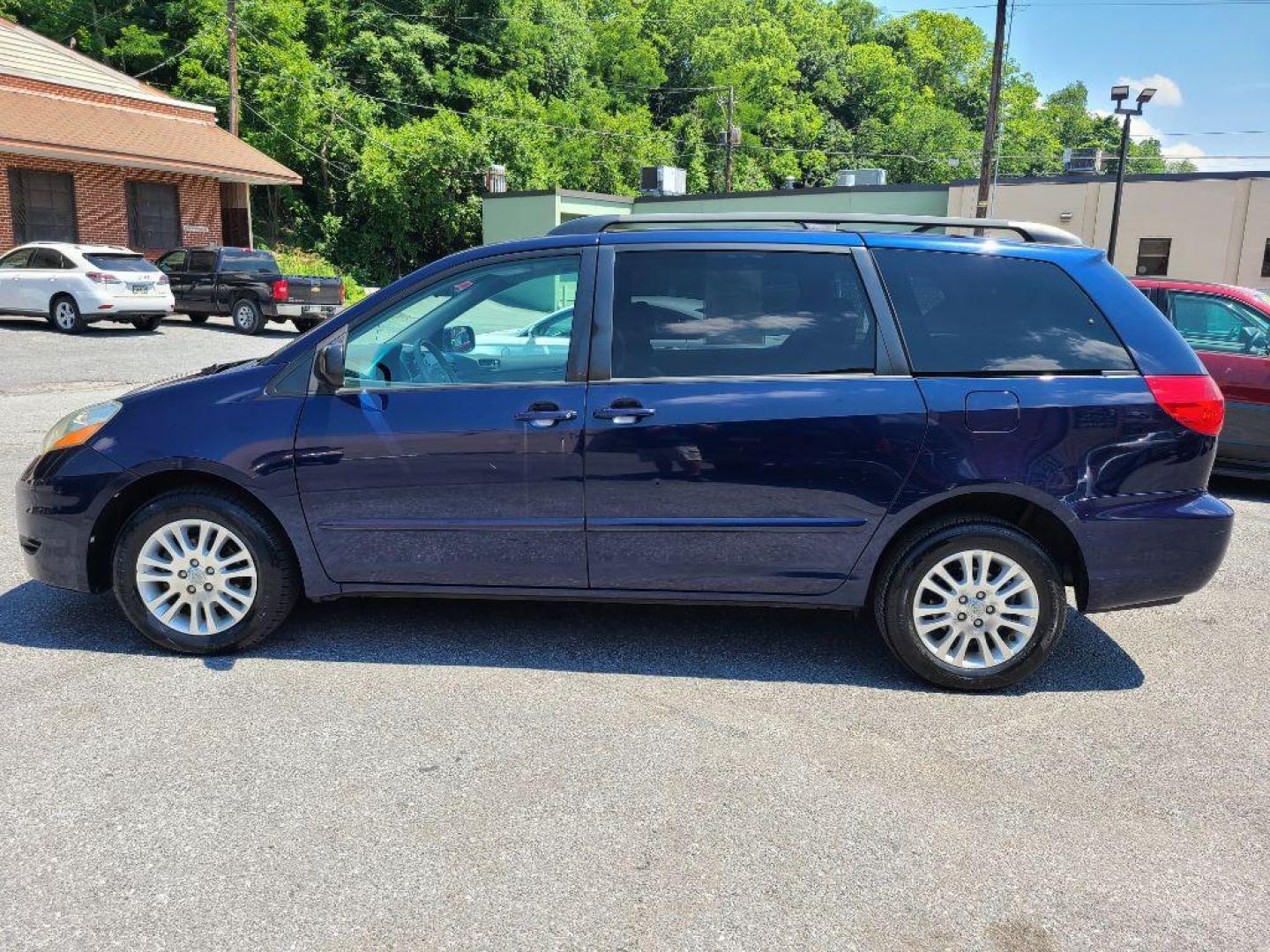 2007 BLUE TOYOTA SIENNA LE (5TDBK23C17S) with an 3.5L engine, Automatic transmission, located at 117 North Cameron Street, Harrisburg, PA, 17101, (717) 963-8962, 40.267021, -76.875351 - WE FINANCE!!! Good Credit/ Bad Credit/ No Credit - ALL Trade-Ins Welcomed!!! ***Guaranteed Credit Approval*** APPLY ONLINE or CALL us TODAY ;) Internet Prices and Marketplace Prices are SPECIAL discounted ***CASH DEALS*** Retail Prices are higher. Please call us to discuss your cash and finan - Photo#1