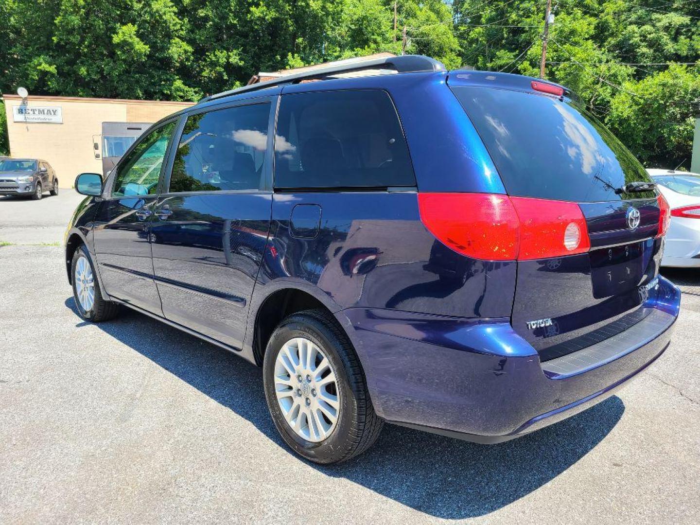 2007 BLUE TOYOTA SIENNA LE (5TDBK23C17S) with an 3.5L engine, Automatic transmission, located at 117 North Cameron Street, Harrisburg, PA, 17101, (717) 963-8962, 40.267021, -76.875351 - WE FINANCE!!! Good Credit/ Bad Credit/ No Credit - ALL Trade-Ins Welcomed!!! ***Guaranteed Credit Approval*** APPLY ONLINE or CALL us TODAY ;) Internet Prices and Marketplace Prices are SPECIAL discounted ***CASH DEALS*** Retail Prices are higher. Please call us to discuss your cash and finan - Photo#2