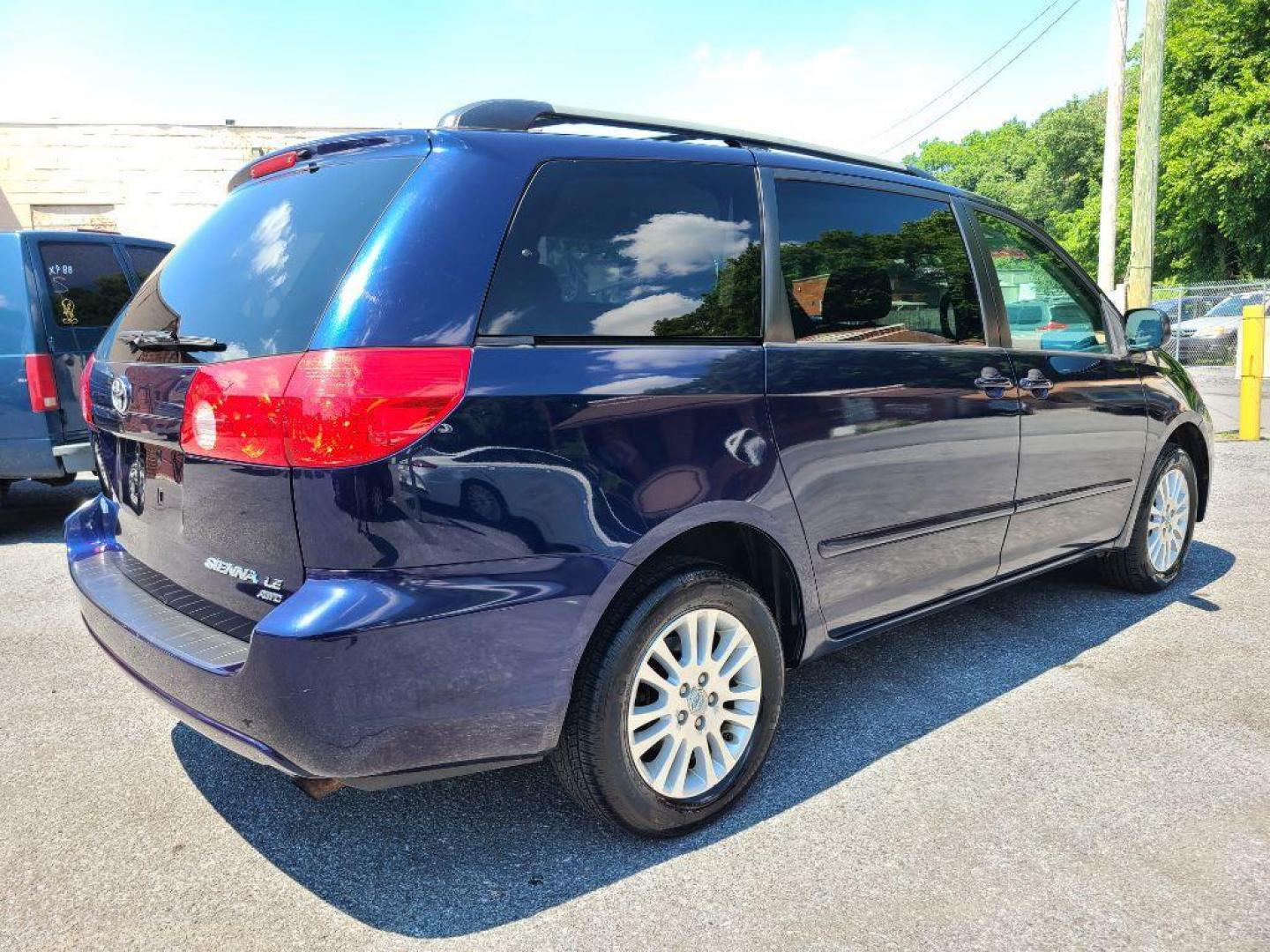 2007 BLUE TOYOTA SIENNA LE (5TDBK23C17S) with an 3.5L engine, Automatic transmission, located at 117 North Cameron Street, Harrisburg, PA, 17101, (717) 963-8962, 40.267021, -76.875351 - WE FINANCE!!! Good Credit/ Bad Credit/ No Credit - ALL Trade-Ins Welcomed!!! ***Guaranteed Credit Approval*** APPLY ONLINE or CALL us TODAY ;) Internet Prices and Marketplace Prices are SPECIAL discounted ***CASH DEALS*** Retail Prices are higher. Please call us to discuss your cash and finan - Photo#4