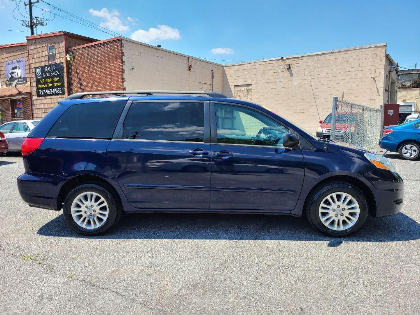 2007 BLUE TOYOTA SIENNA LE (5TDBK23C17S) with an 3.5L engine, Automatic transmission, located at 117 North Cameron Street, Harrisburg, PA, 17101, (717) 963-8962, 40.267021, -76.875351 - WE FINANCE!!! Good Credit/ Bad Credit/ No Credit - ALL Trade-Ins Welcomed!!! ***Guaranteed Credit Approval*** APPLY ONLINE or CALL us TODAY ;) Internet Prices and Marketplace Prices are SPECIAL discounted ***CASH DEALS*** Retail Prices are higher. Please call us to discuss your cash and finan - Photo#5