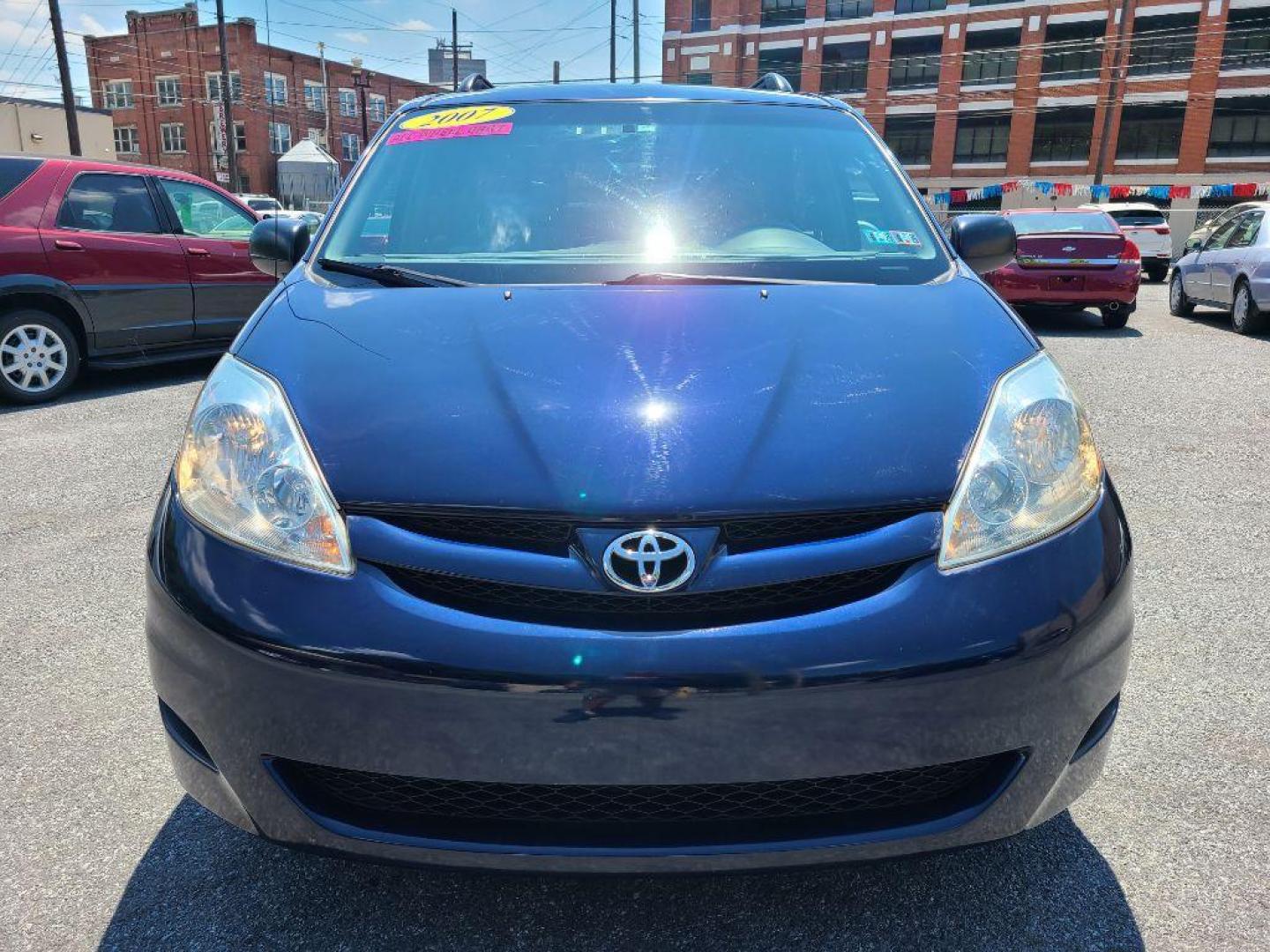 2007 BLUE TOYOTA SIENNA LE (5TDBK23C17S) with an 3.5L engine, Automatic transmission, located at 117 North Cameron Street, Harrisburg, PA, 17101, (717) 963-8962, 40.267021, -76.875351 - WE FINANCE!!! Good Credit/ Bad Credit/ No Credit - ALL Trade-Ins Welcomed!!! ***Guaranteed Credit Approval*** APPLY ONLINE or CALL us TODAY ;) Internet Prices and Marketplace Prices are SPECIAL discounted ***CASH DEALS*** Retail Prices are higher. Please call us to discuss your cash and finan - Photo#7