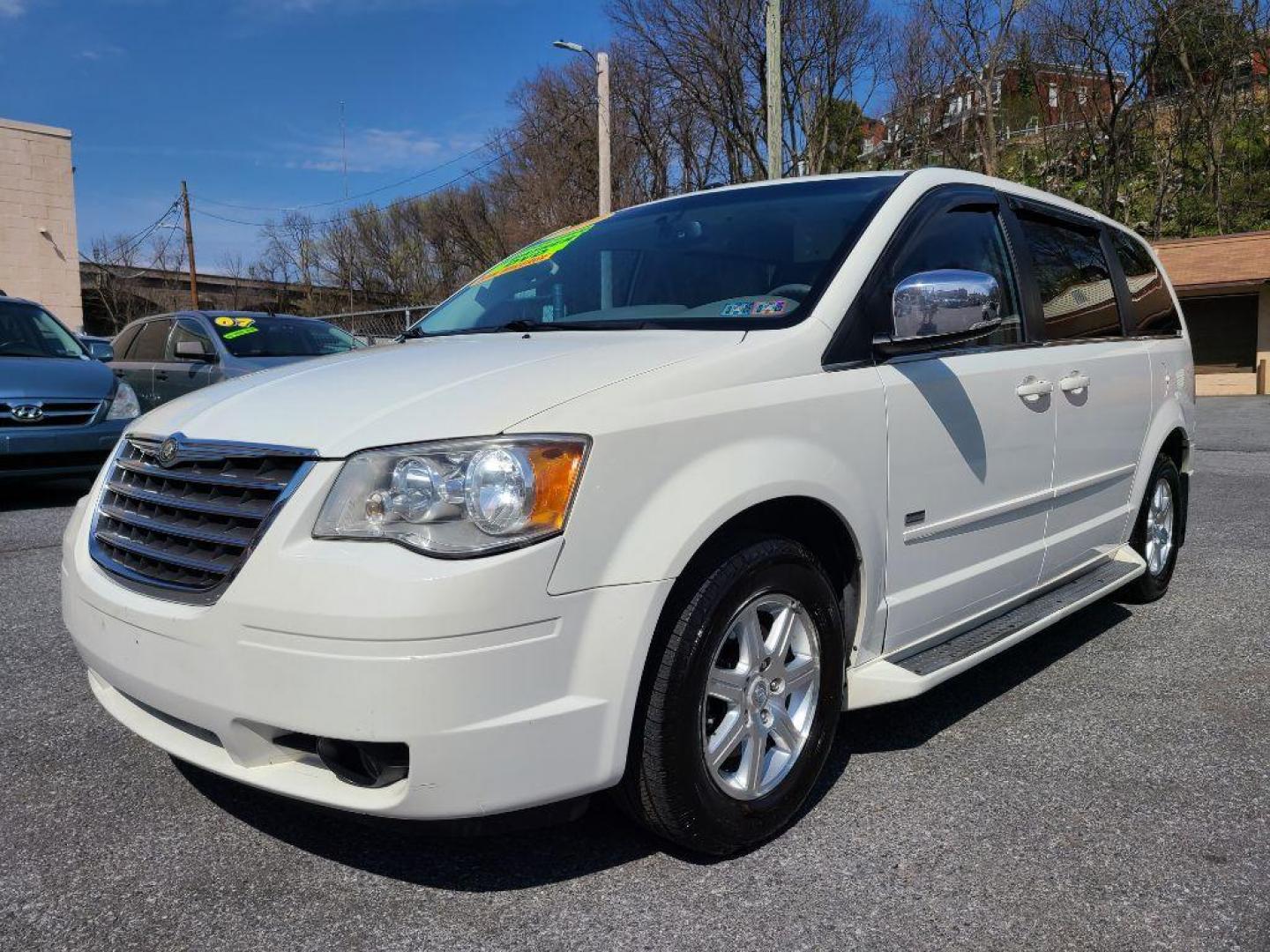 2008 WHITE CHRYSLER TOWN and COUNTRY TOURING (2A8HR54P88R) with an 3.8L engine, Automatic transmission, located at 117 North Cameron Street, Harrisburg, PA, 17101, (717) 963-8962, 40.267021, -76.875351 - WE FINANCE!!! Good Credit/ Bad Credit/ No Credit - ALL Trade-Ins Welcomed!!! ***Guaranteed Credit Approval*** APPLY ONLINE or CALL us TODAY ;) Internet Prices and Marketplace Prices are SPECIAL discounted ***CASH DEALS*** Retail Prices are higher. Please call us to discuss your cash and finan - Photo#0