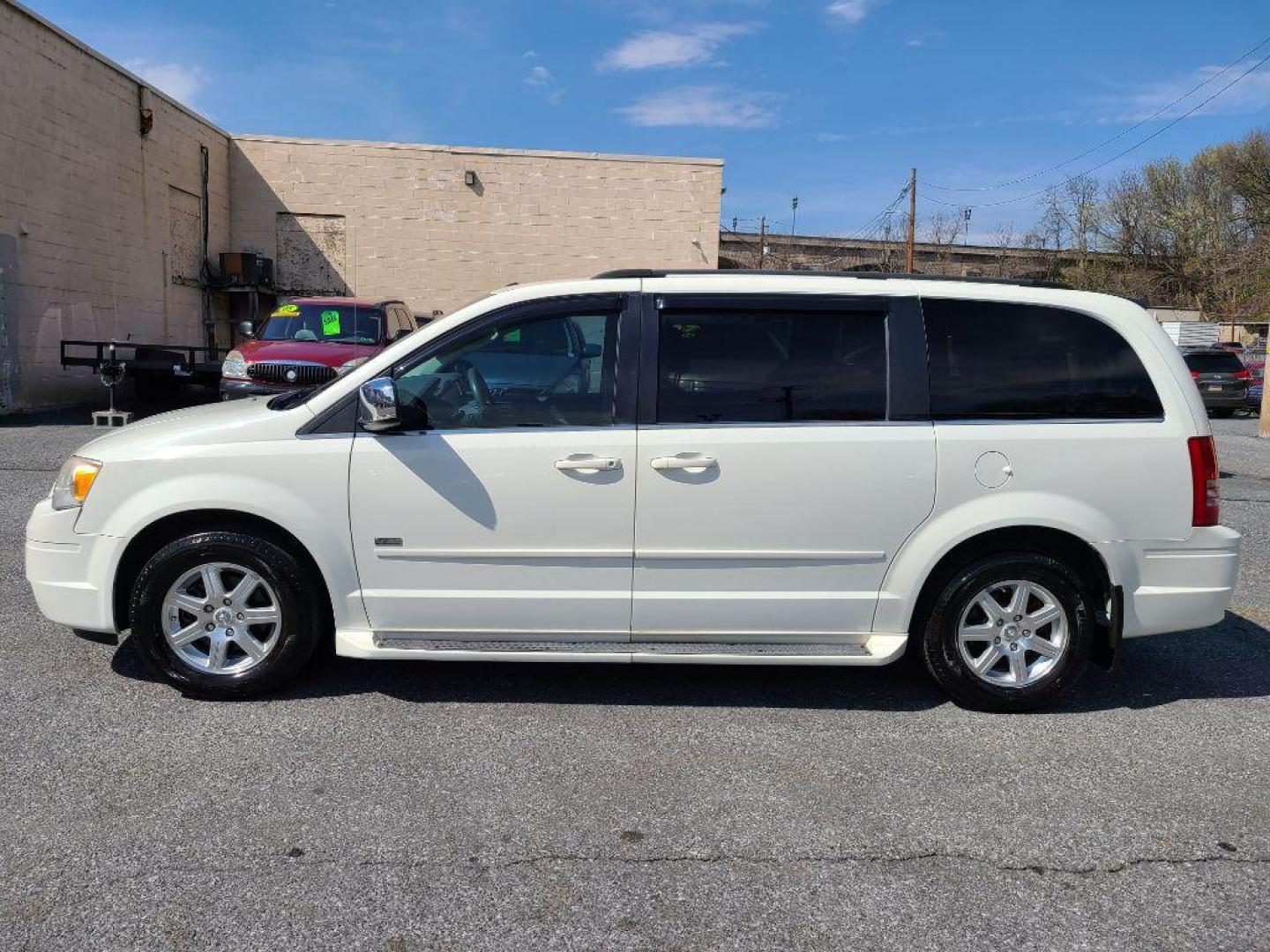 2008 WHITE CHRYSLER TOWN and COUNTRY TOURING (2A8HR54P88R) with an 3.8L engine, Automatic transmission, located at 117 North Cameron Street, Harrisburg, PA, 17101, (717) 963-8962, 40.267021, -76.875351 - WE FINANCE!!! Good Credit/ Bad Credit/ No Credit - ALL Trade-Ins Welcomed!!! ***Guaranteed Credit Approval*** APPLY ONLINE or CALL us TODAY ;) Internet Prices and Marketplace Prices are SPECIAL discounted ***CASH DEALS*** Retail Prices are higher. Please call us to discuss your cash and finan - Photo#1